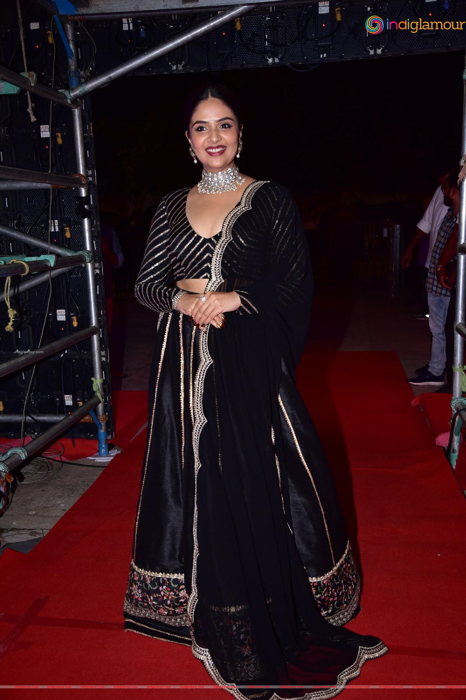 Sreemukhi Actress hd photo