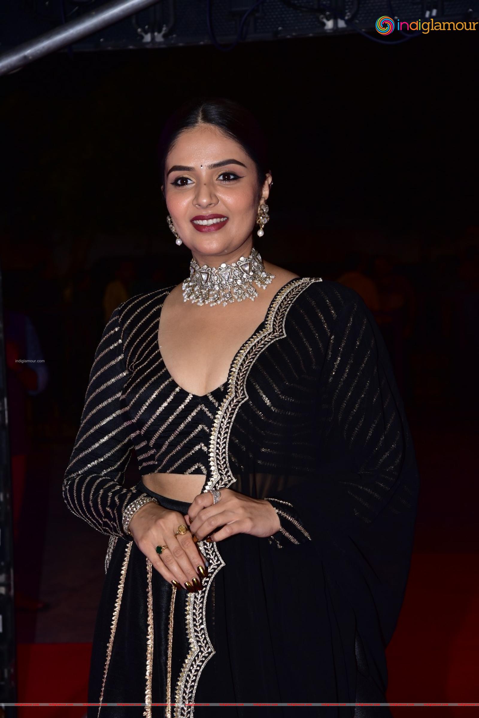 Sreemukhi Actress hd photo