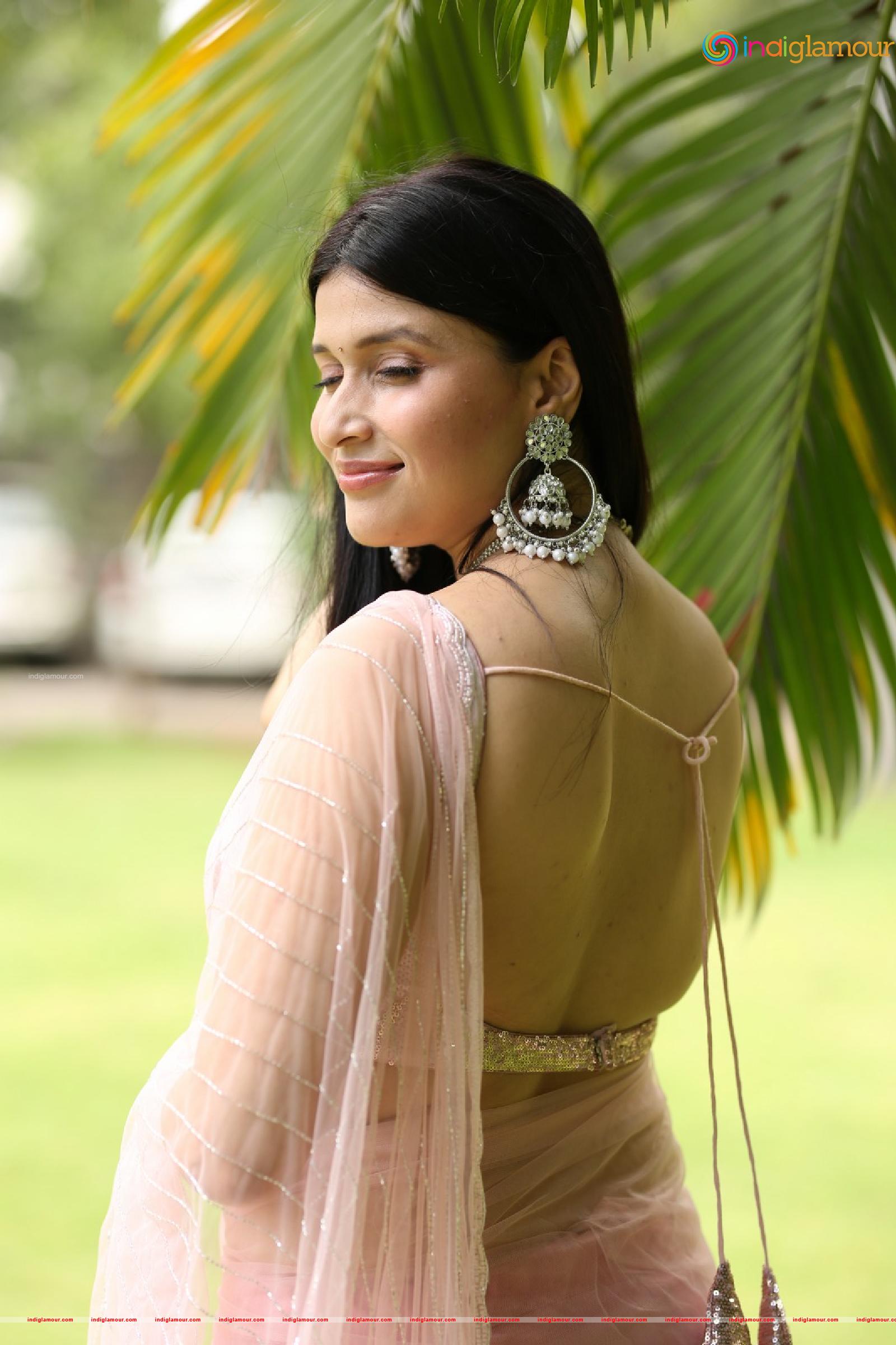 Mannara Chopra Actress hd photo