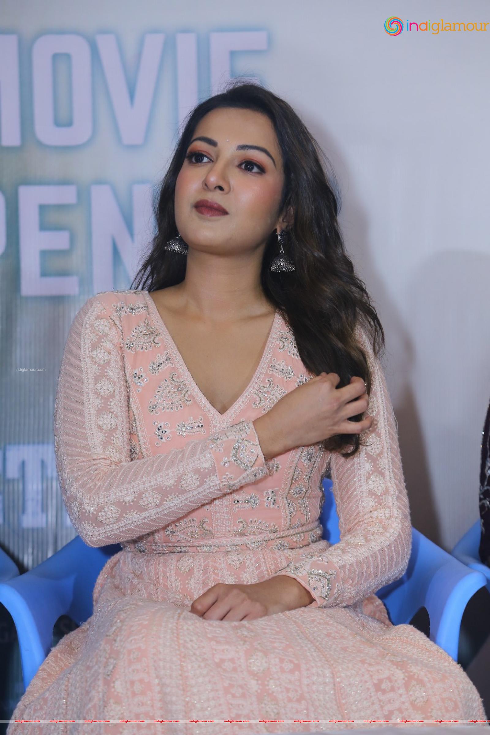 Catherine Tresa Actress hd photo