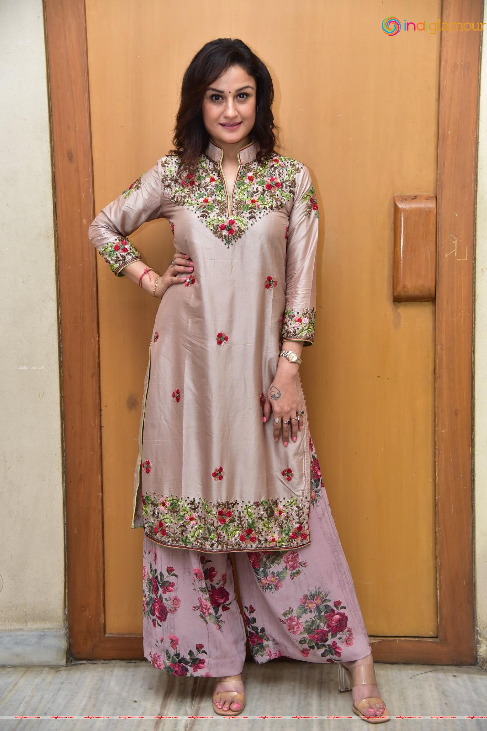 Sonia Agarwal Actress hd photo