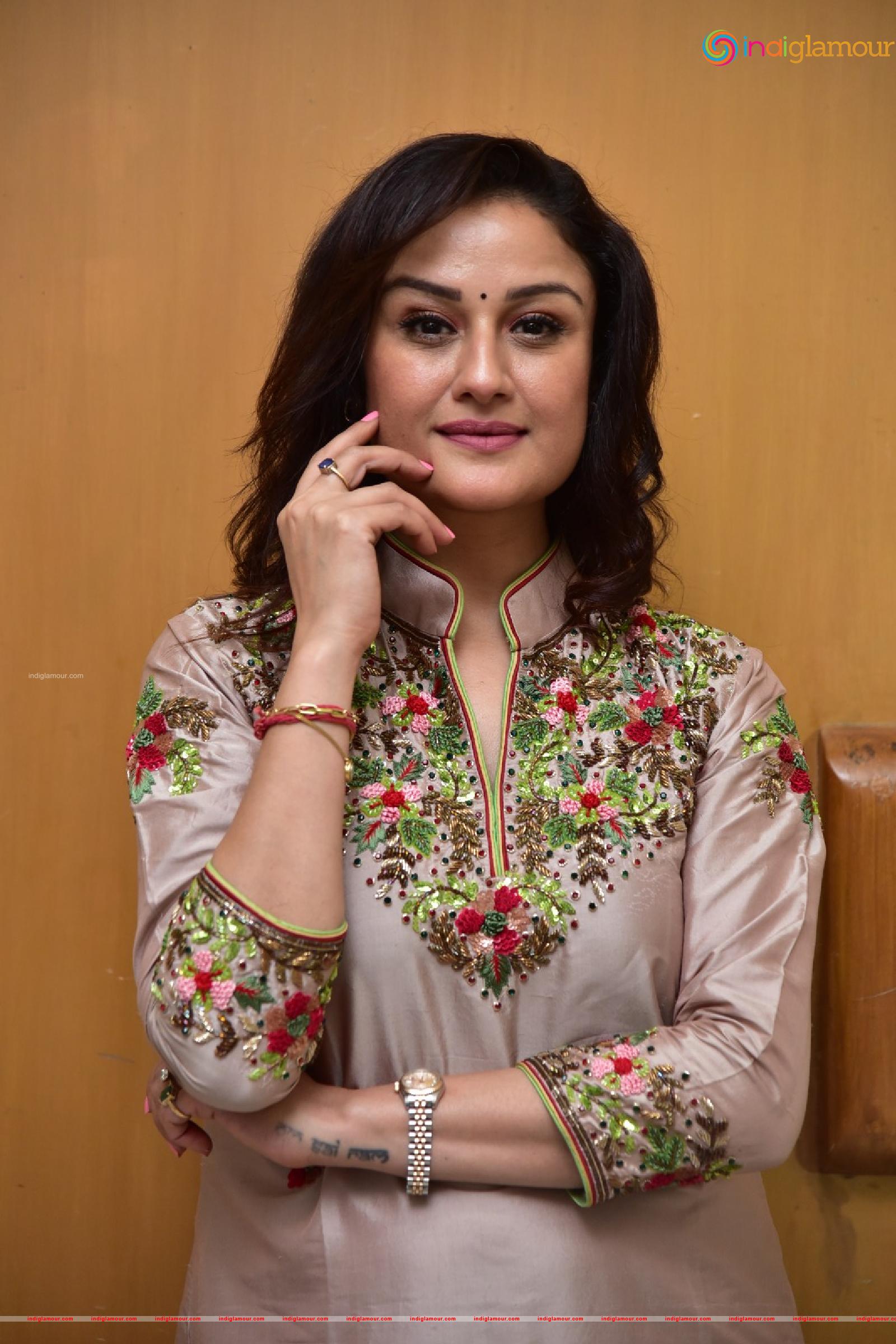 Sonia Agarwal Actress hd photo