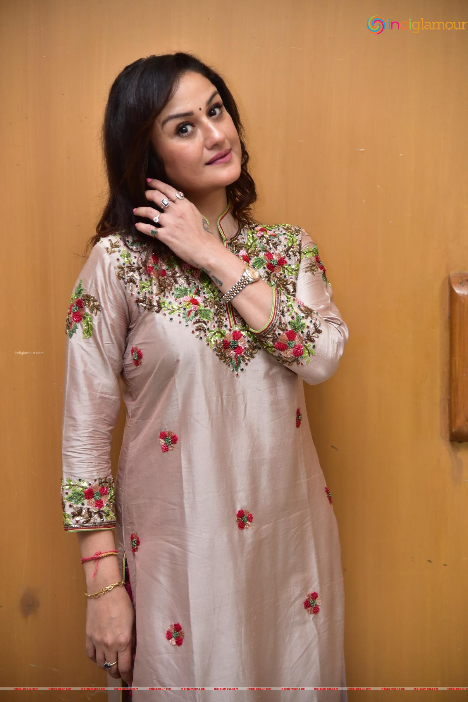 Sonia Agarwal Actress hd photo