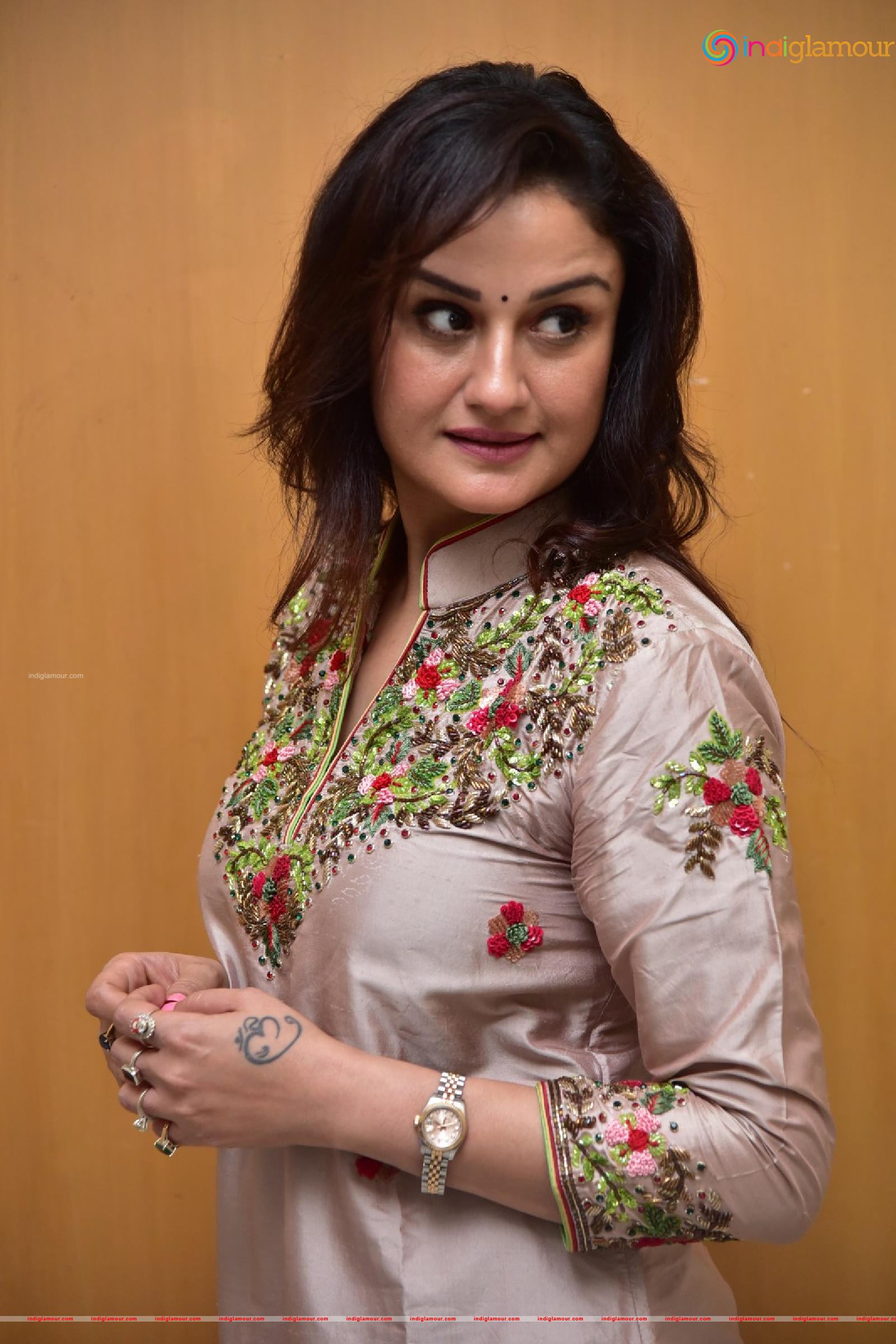 Sonia Agarwal Actress hd photo