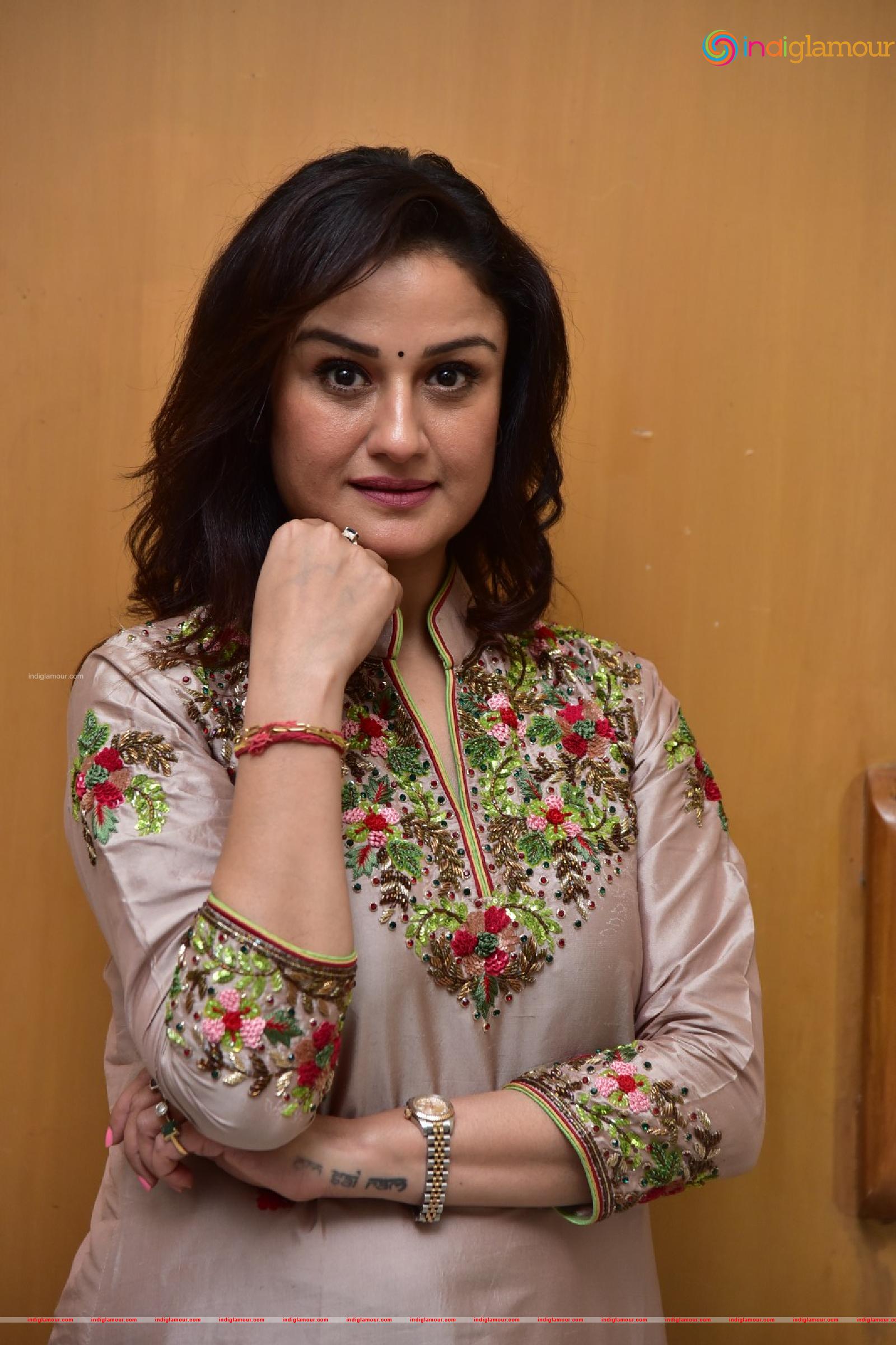 Sonia Agarwal Actress hd photo