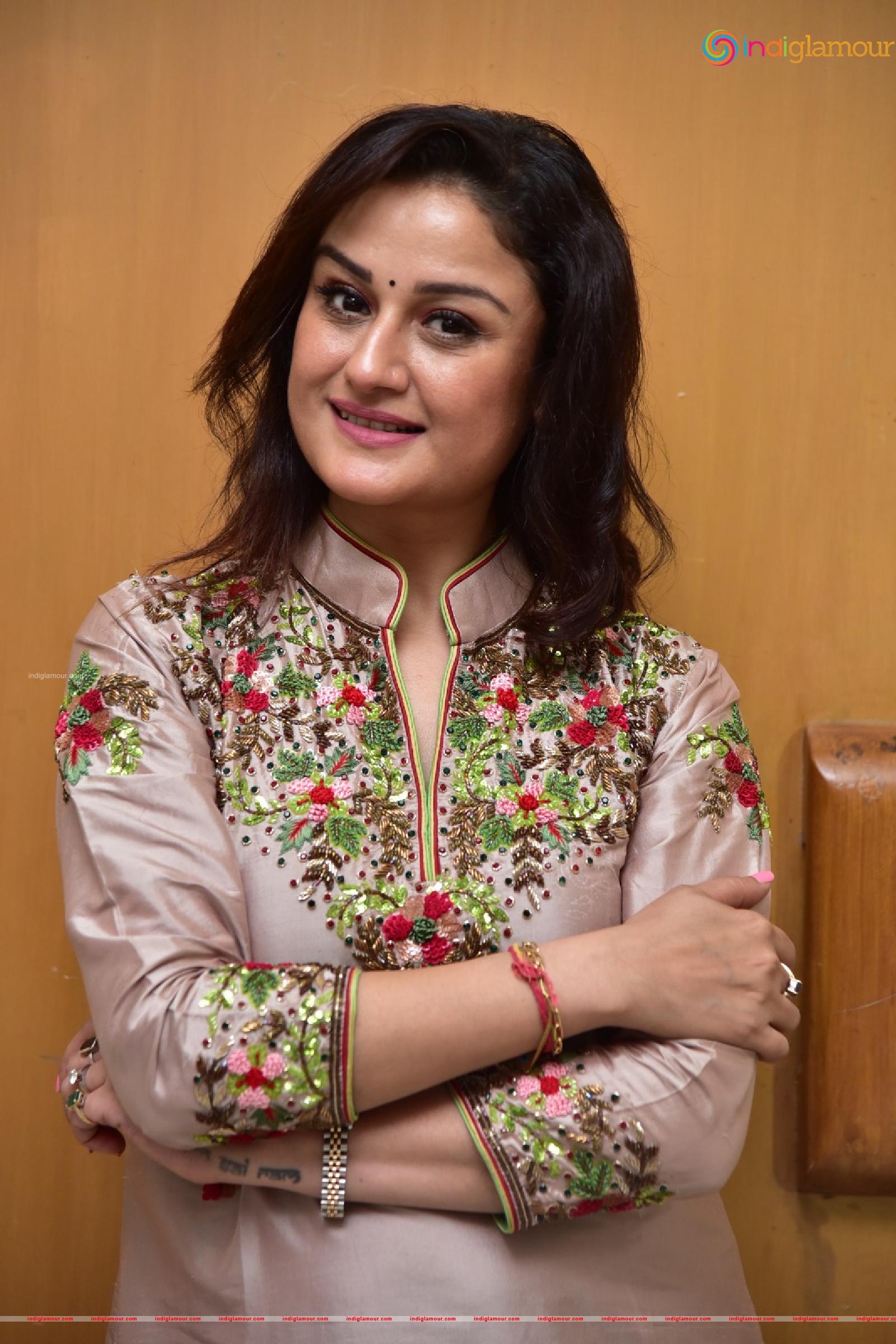 Sonia Agarwal Actress hd photo