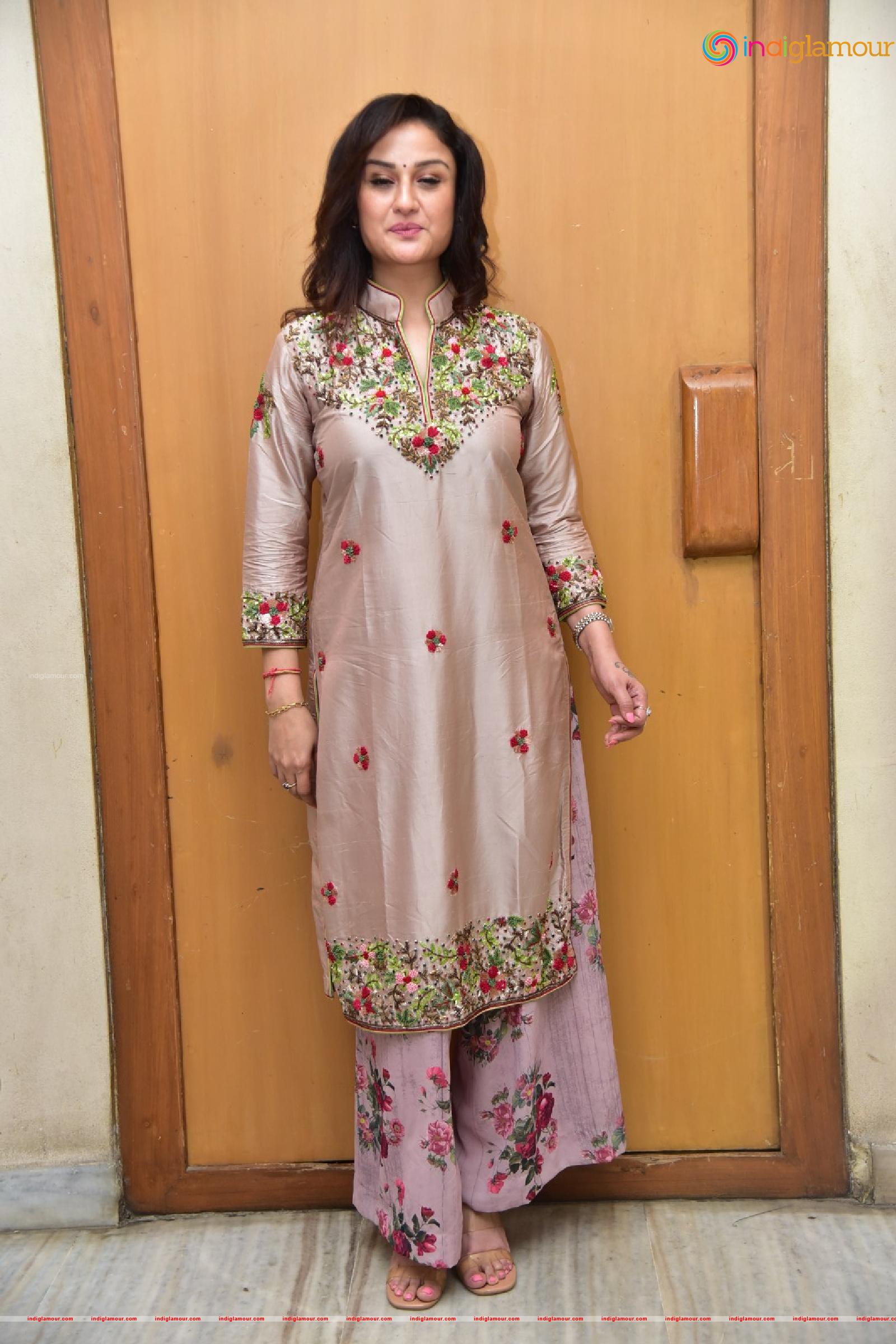 Sonia Agarwal Actress hd photo