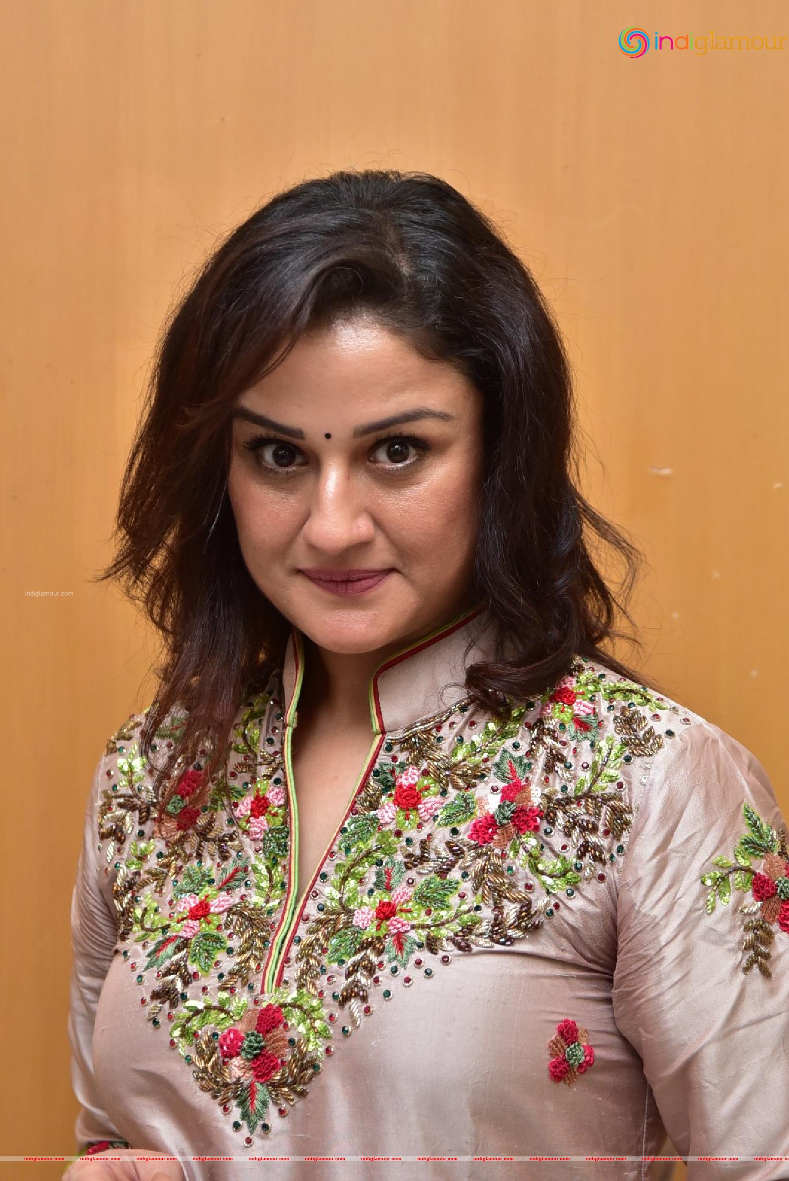 Sonia Agarwal Actress hd photo