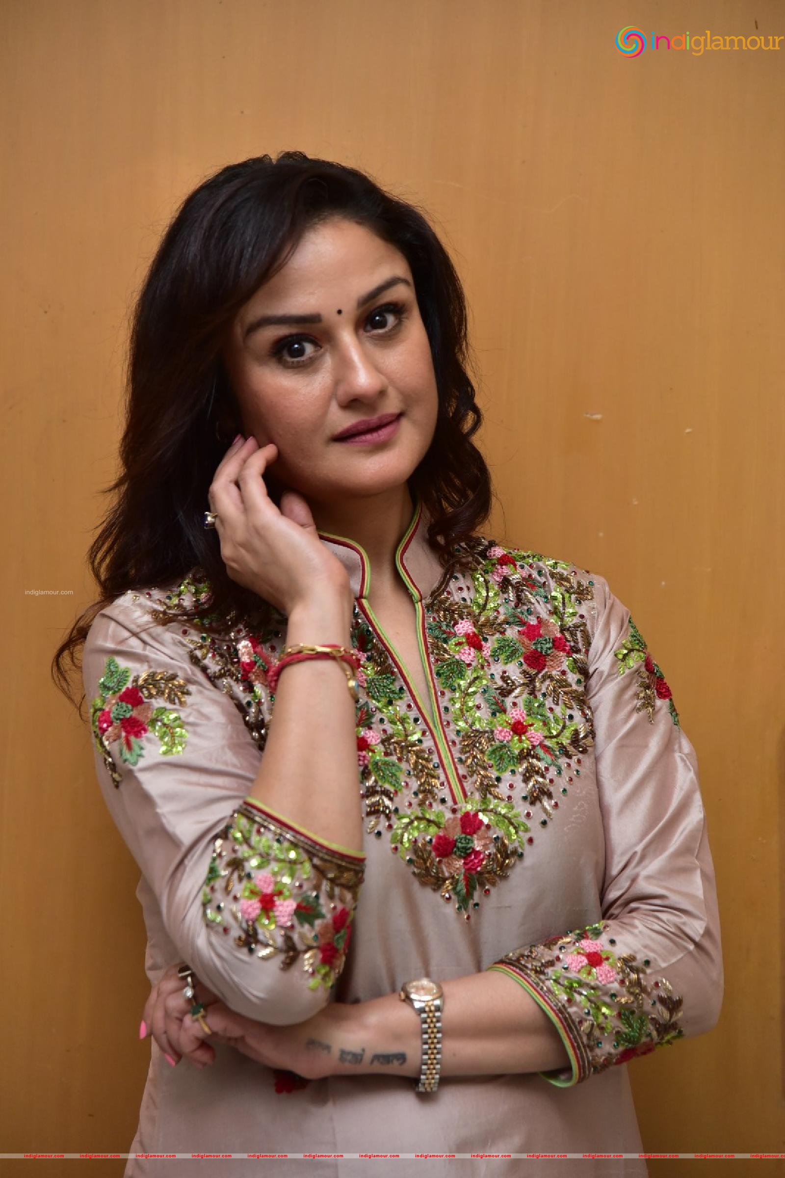 Sonia Agarwal Actress hd photo