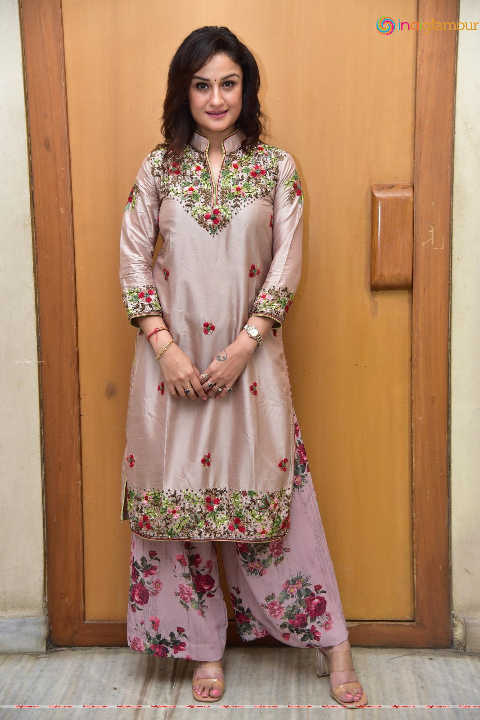 Sonia Agarwal Actress hd photo