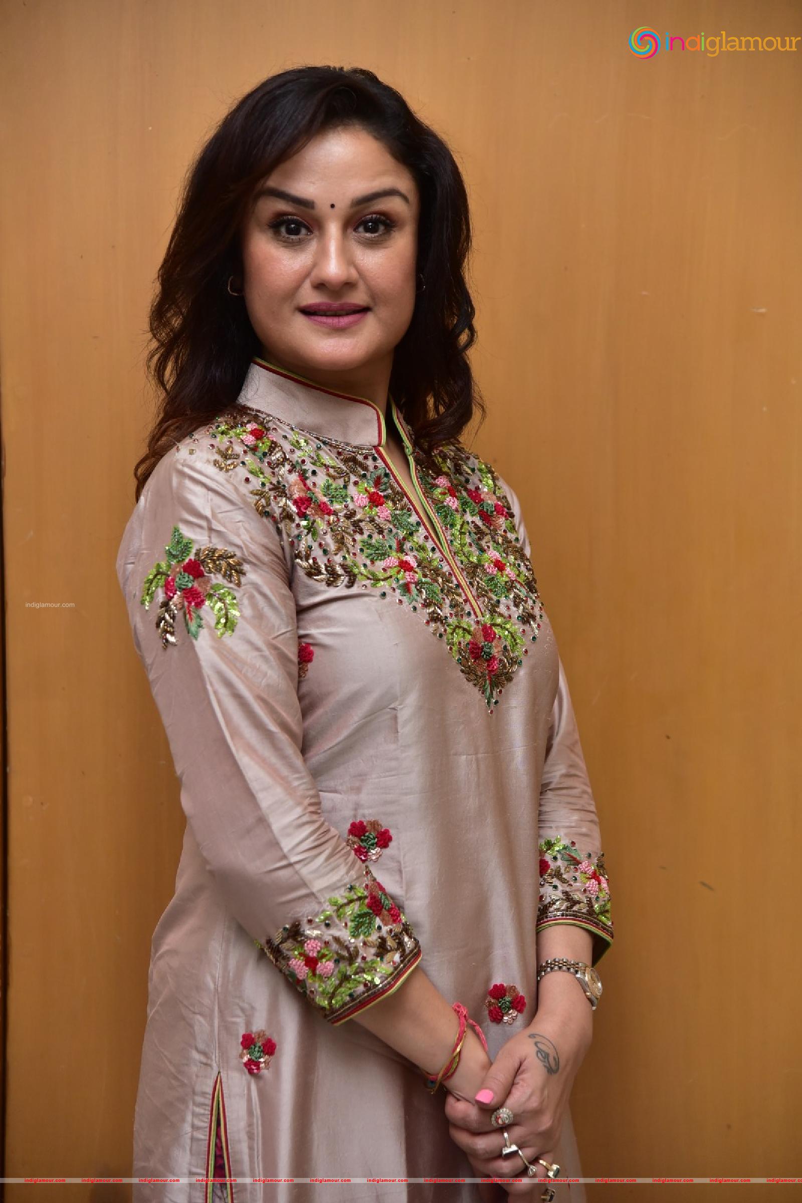 Sonia Agarwal Actress hd photo