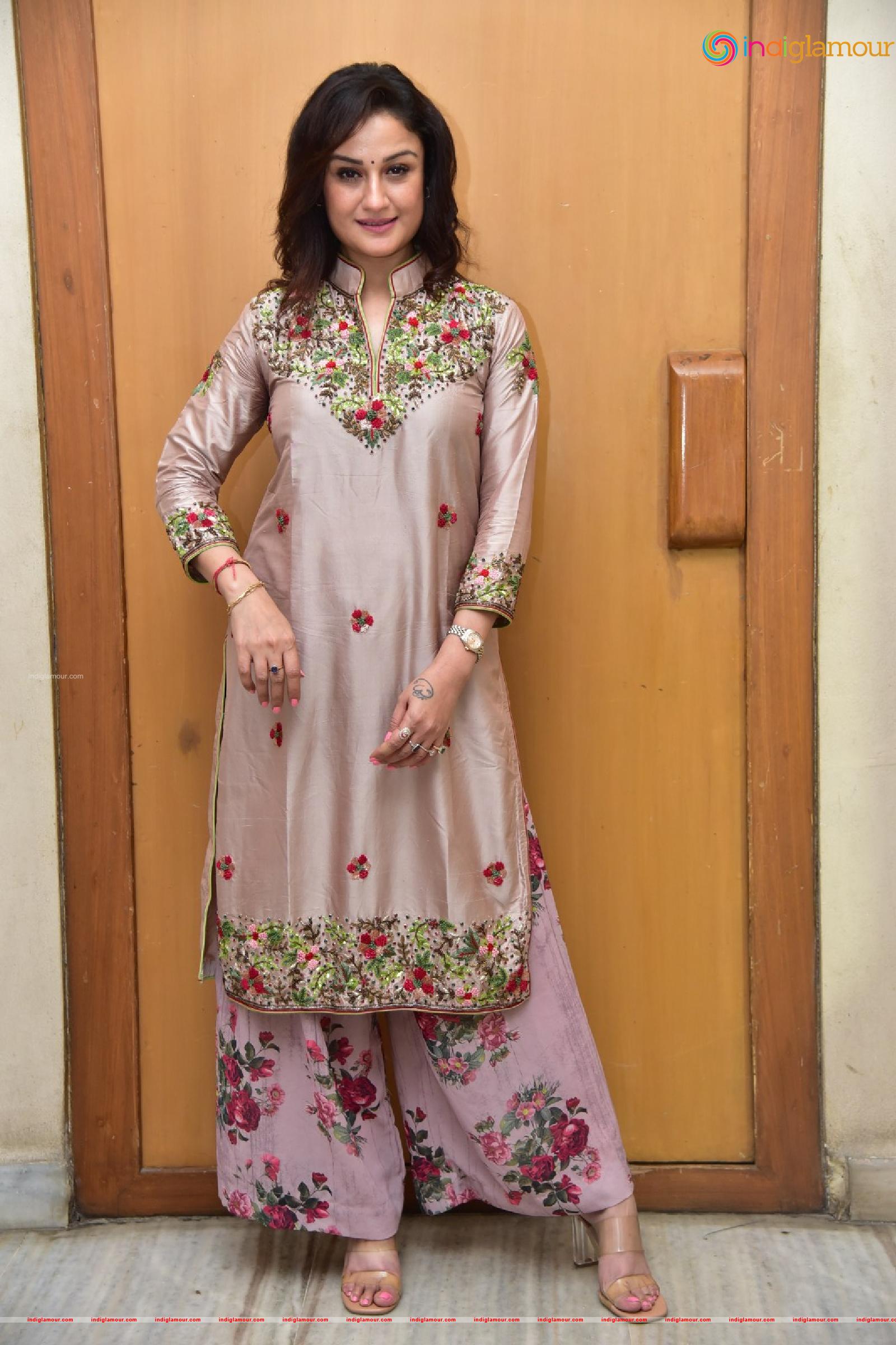 Sonia Agarwal Actress hd photo
