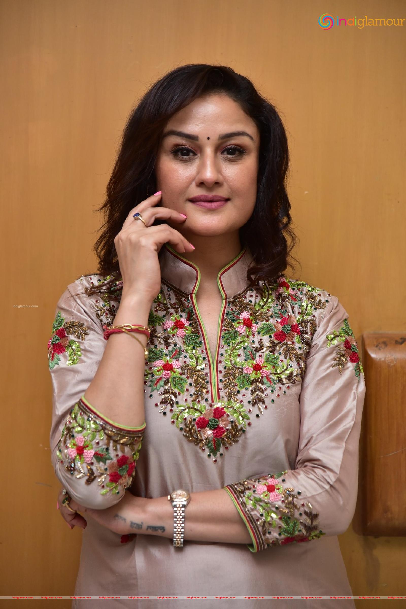 Sonia Agarwal Actress hd photo