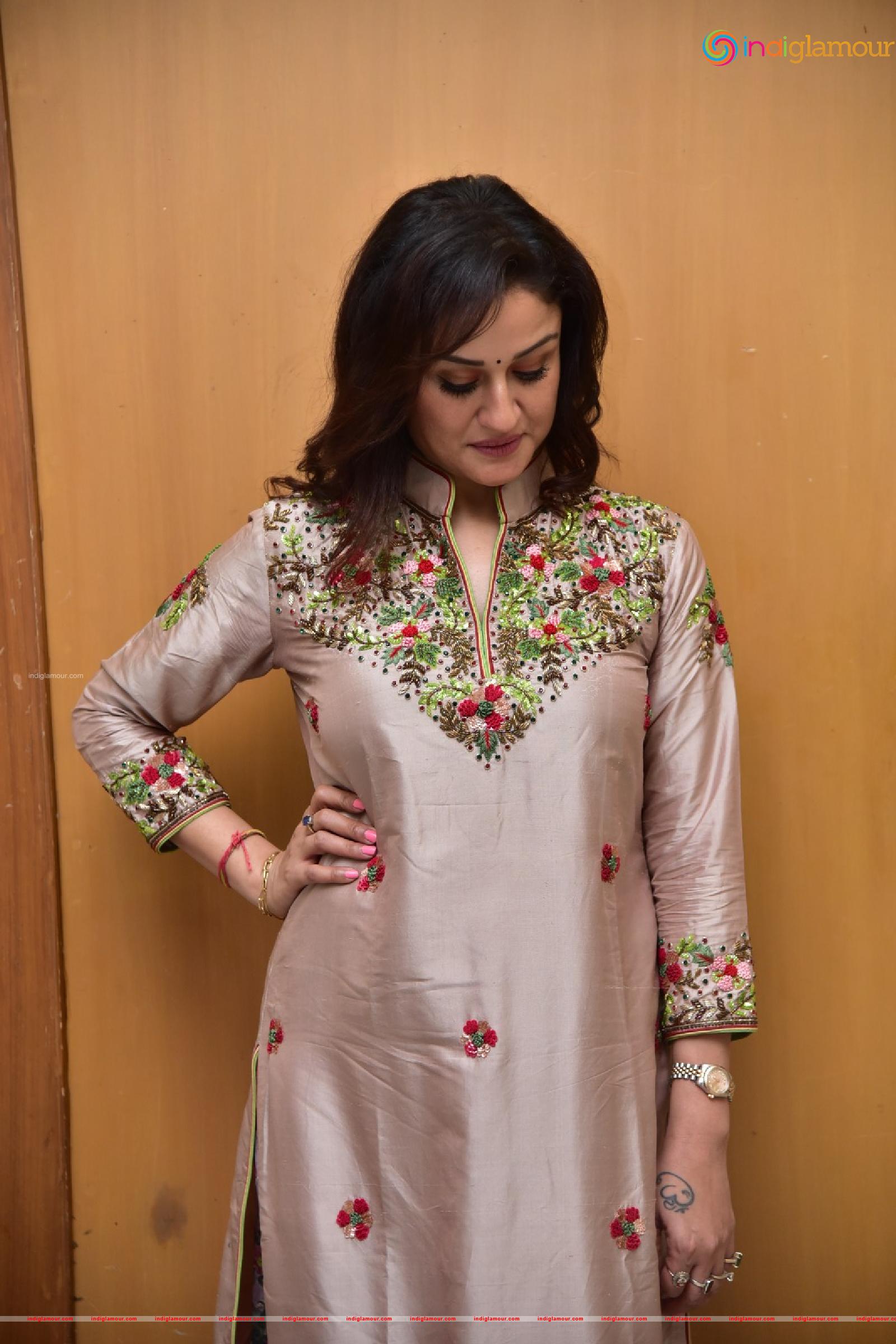 Sonia Agarwal Actress hd photo