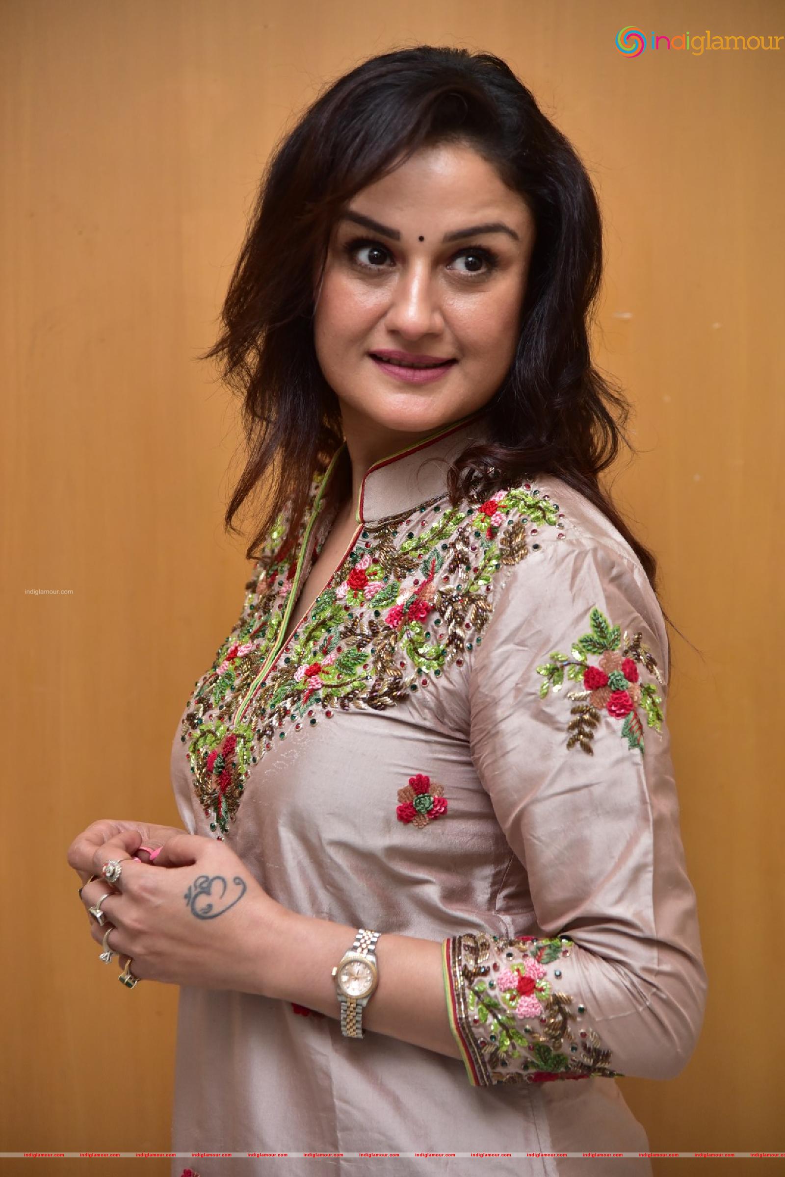 Sonia Agarwal Actress hd photo