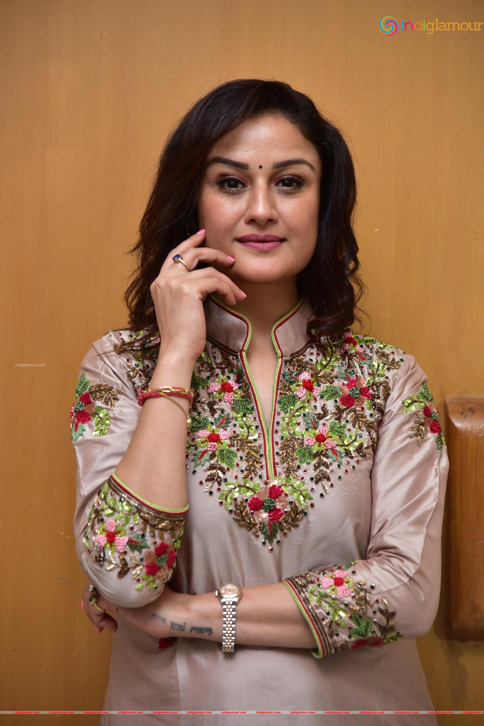 Sonia Agarwal Actress hd photo