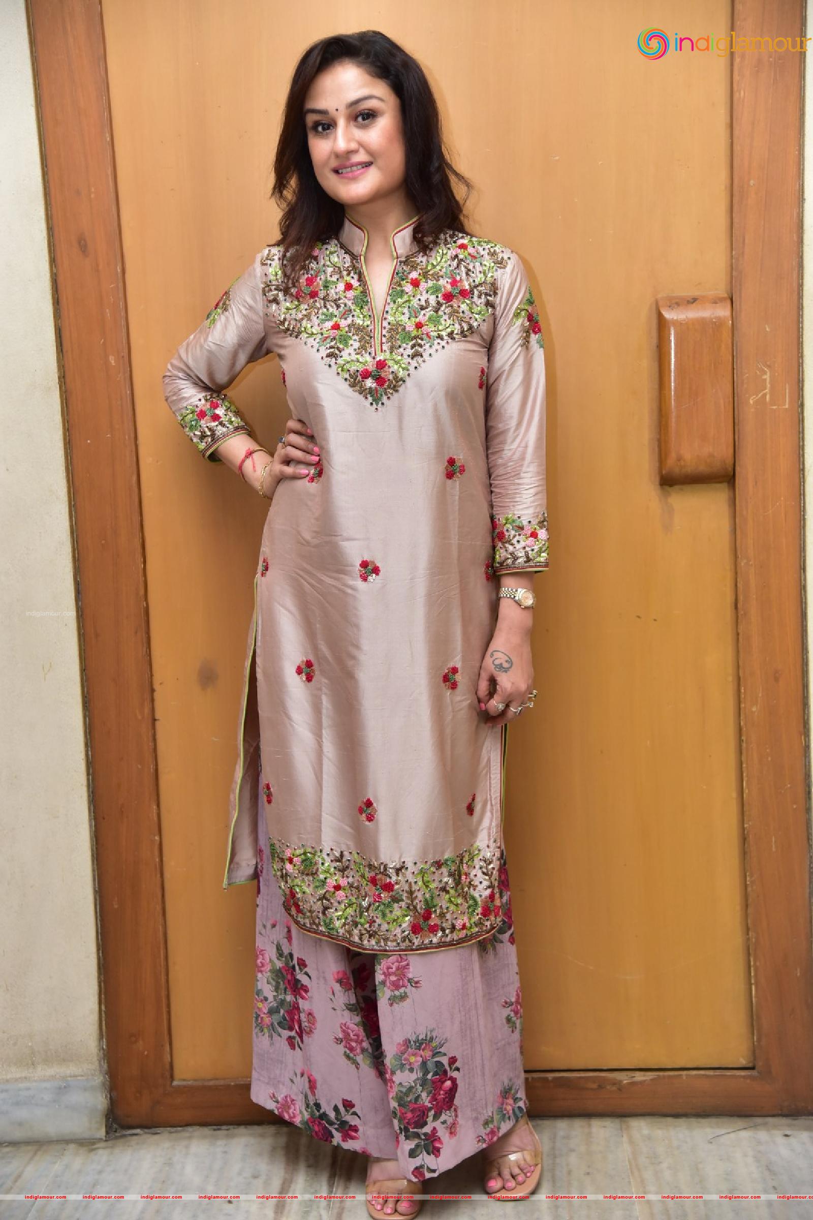 Sonia Agarwal Actress hd photo