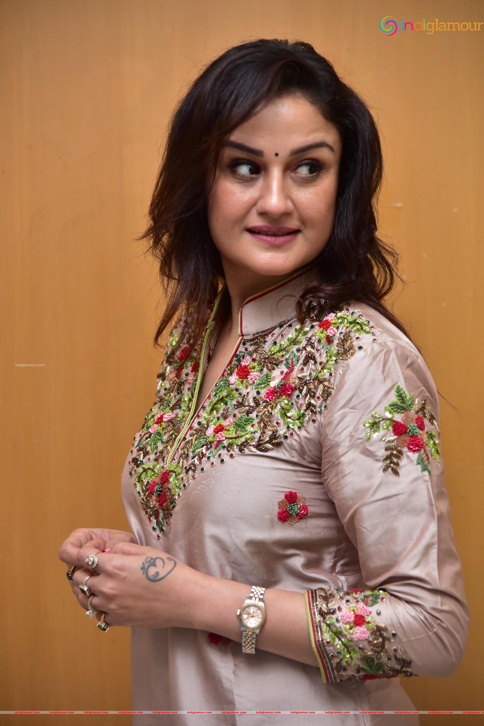Sonia Agarwal Actress hd photo