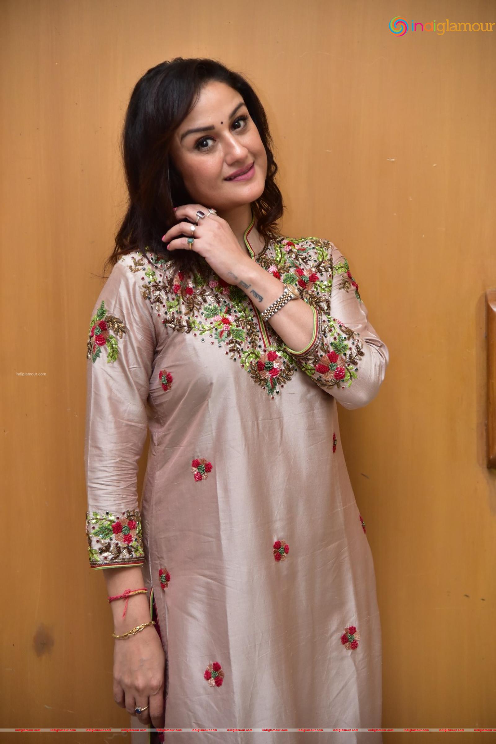 Sonia Agarwal Actress hd photo