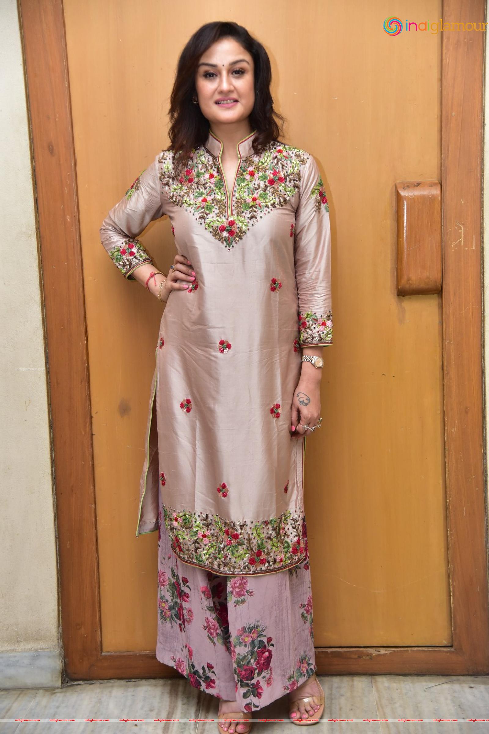 Sonia Agarwal Actress hd photo