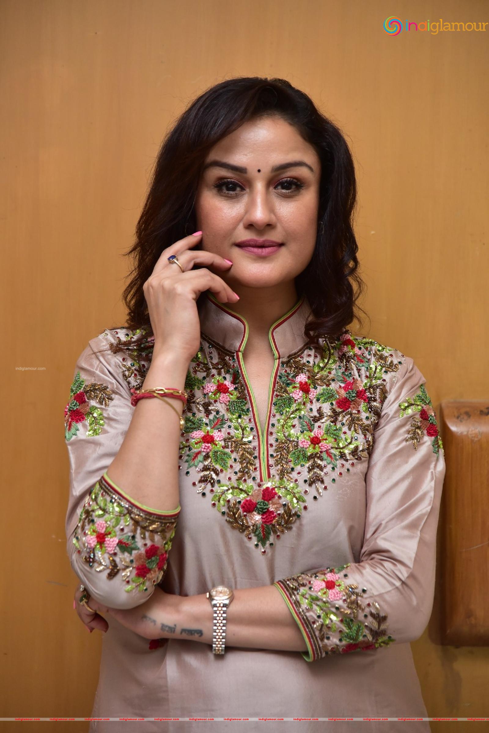Sonia Agarwal Actress hd photo