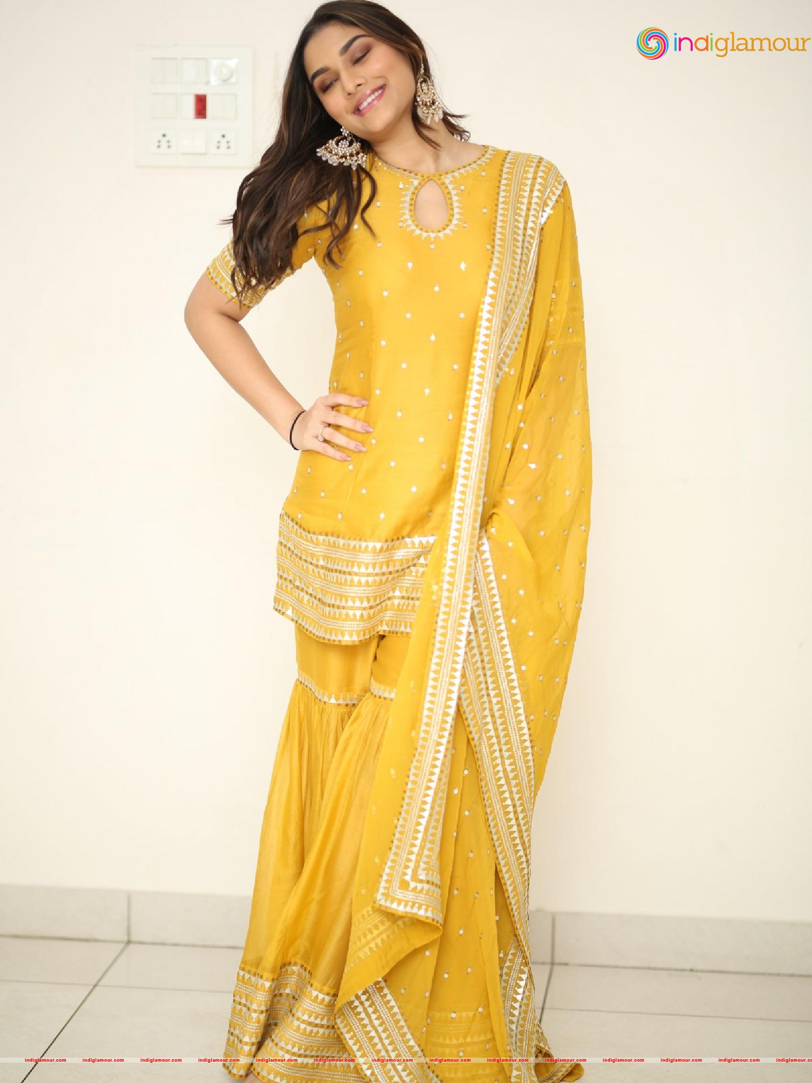 Saiee Manjrekar Actress hd photo