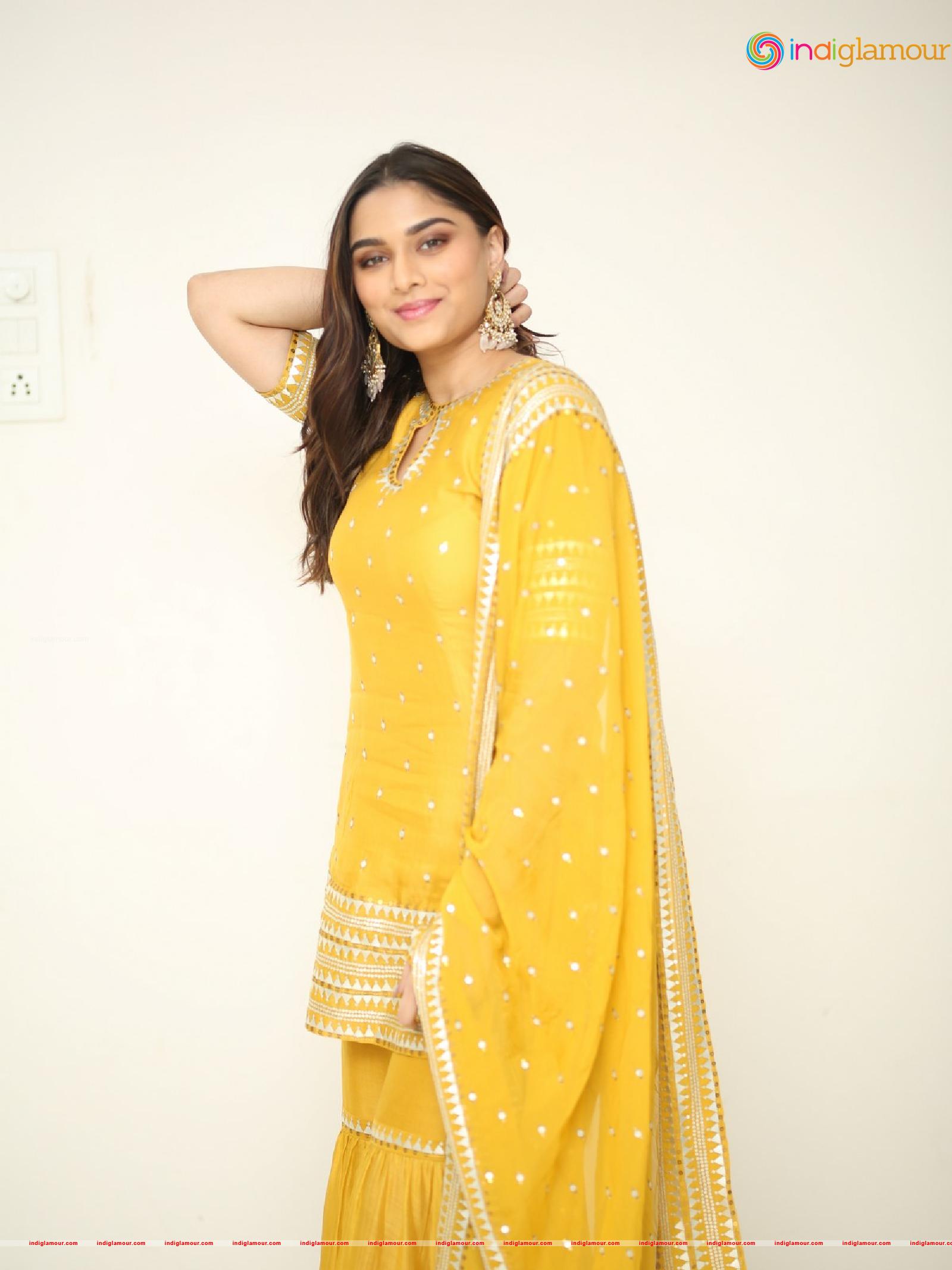 Saiee Manjrekar Actress hd photo
