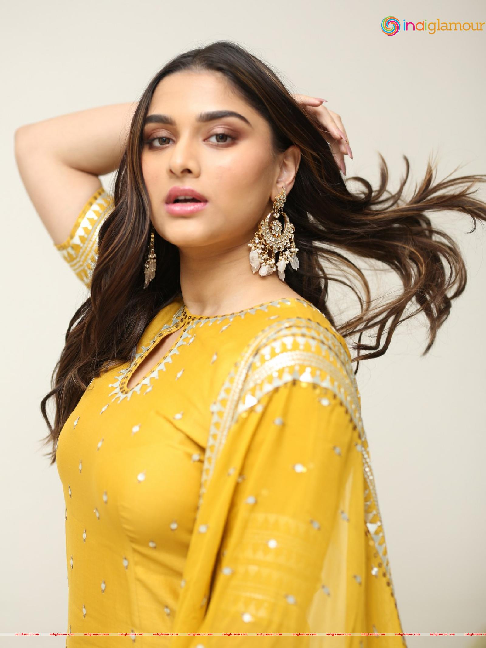 Saiee Manjrekar Actress hd photo
