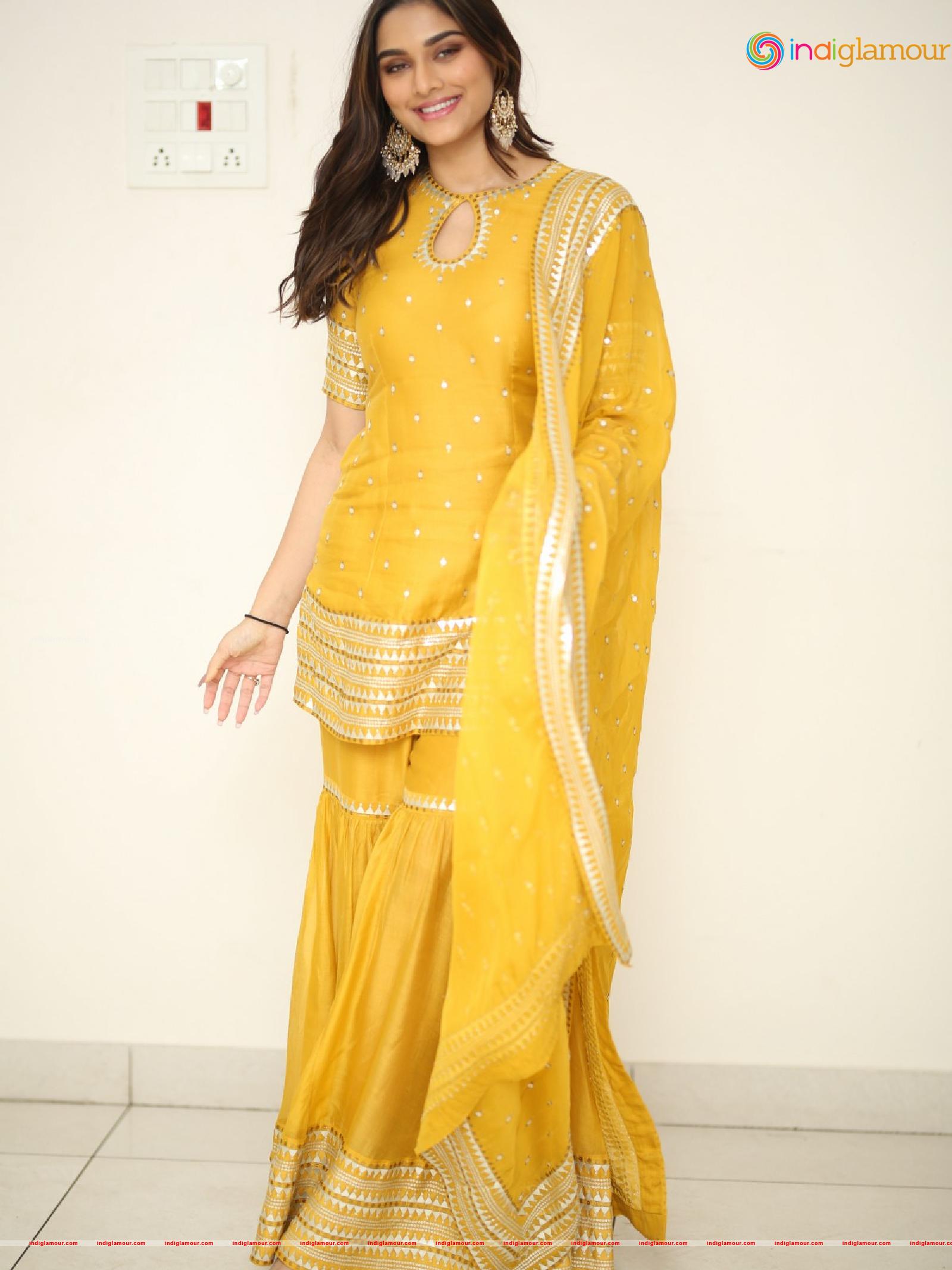 Saiee Manjrekar Actress hd photo