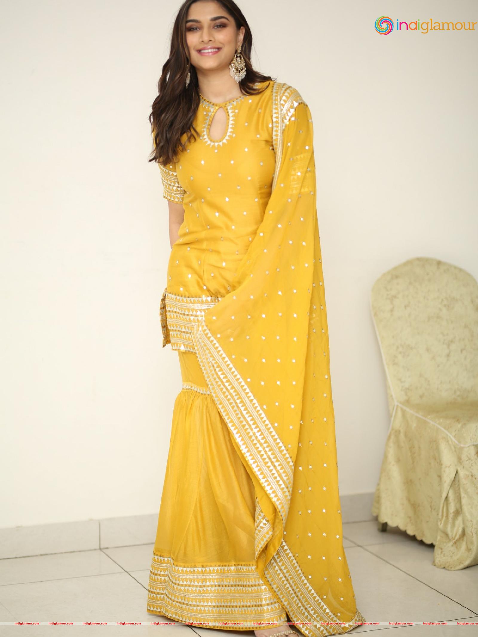 Saiee Manjrekar Actress hd photo