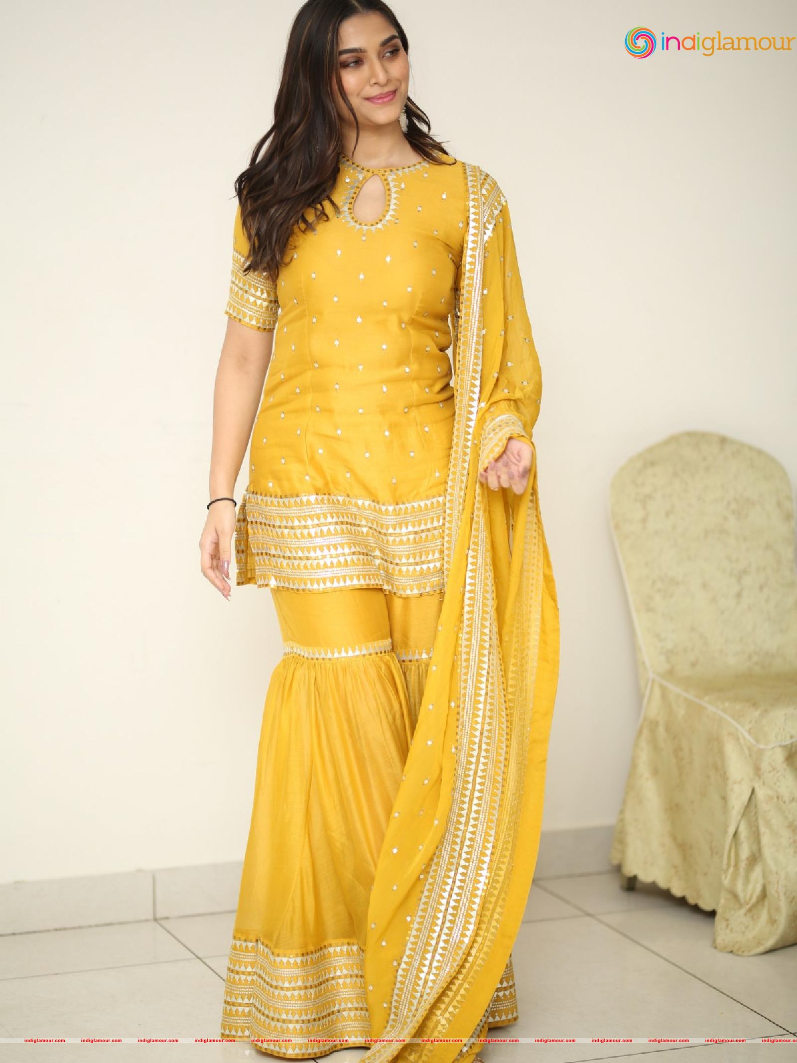 Saiee Manjrekar Actress hd photo