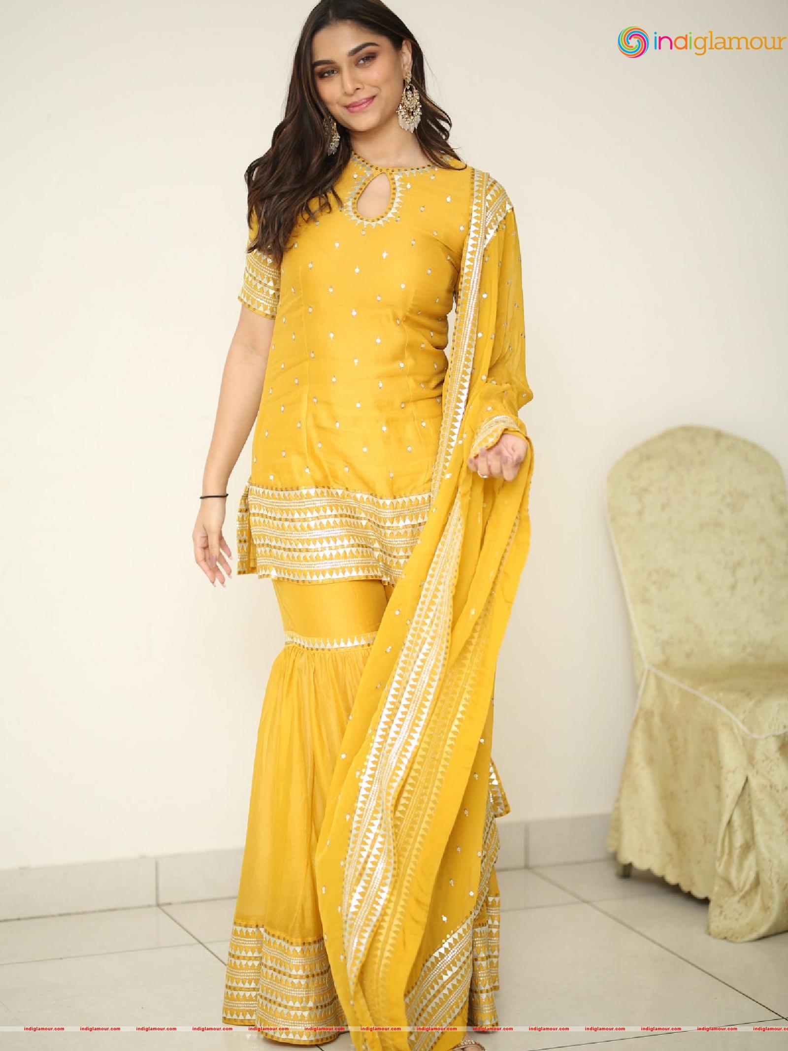 Saiee Manjrekar Actress hd photo