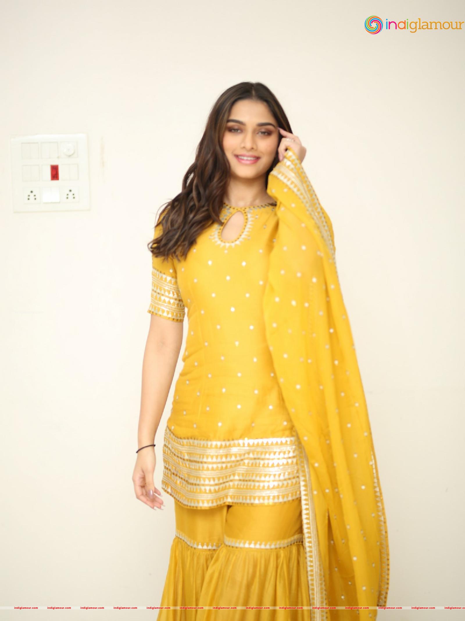 Saiee Manjrekar Actress hd photo