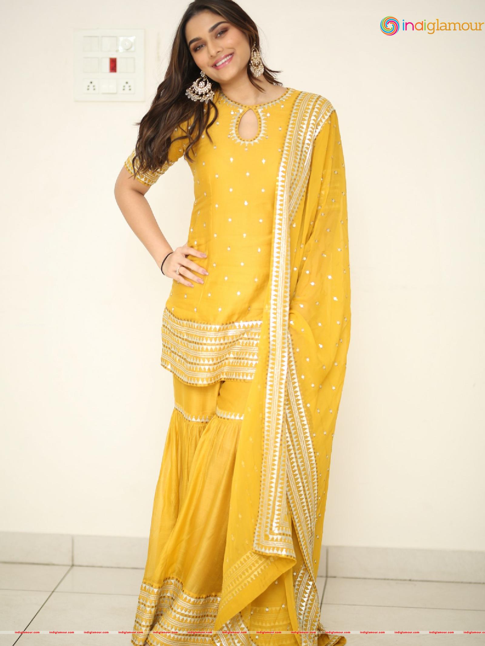Saiee Manjrekar Actress hd photo