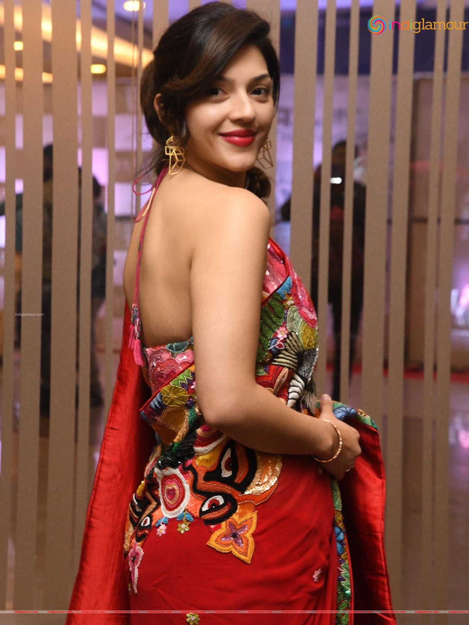 Mehreen Pirzada Actress hd photo
