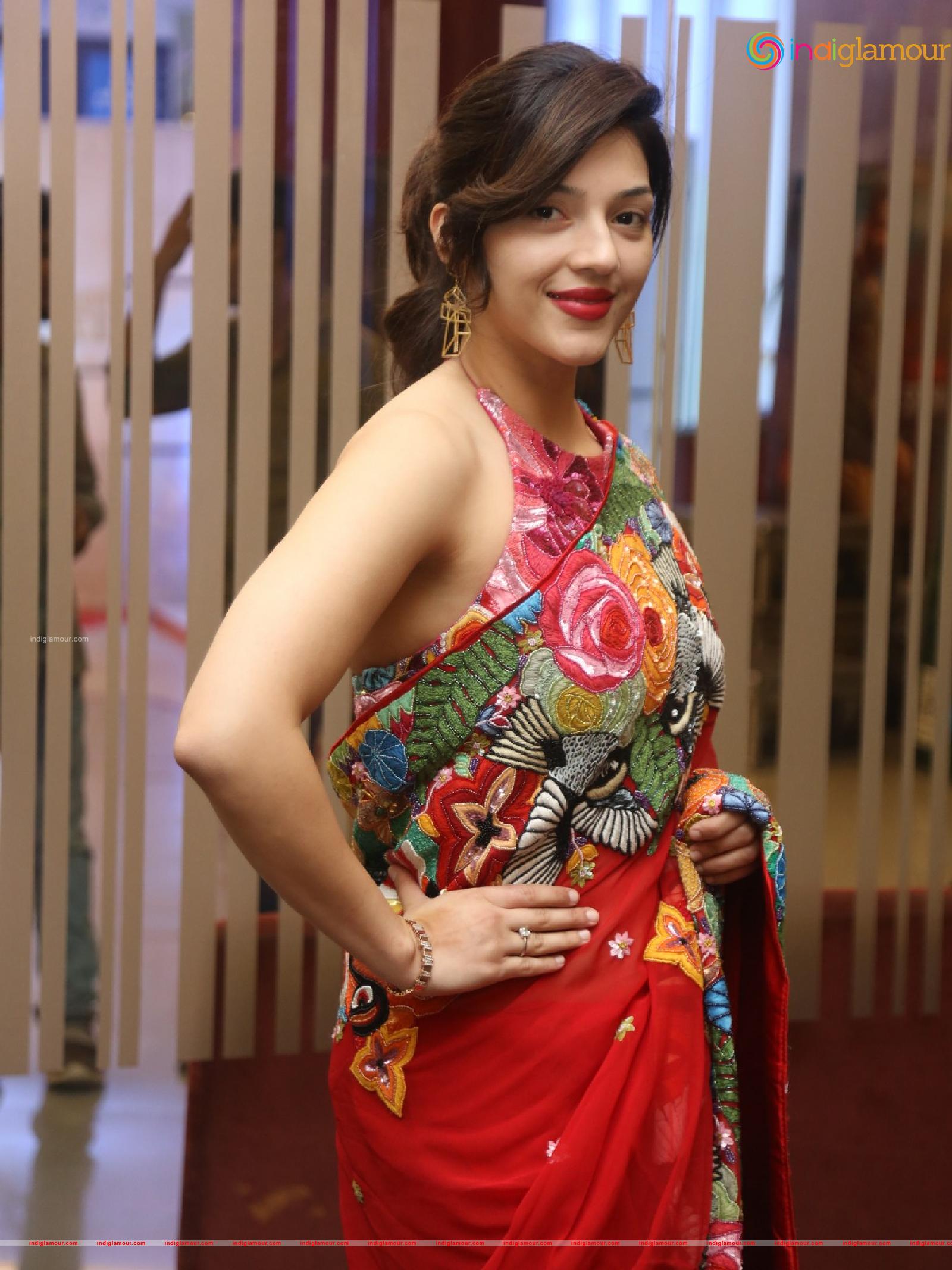 Mehreen Pirzada Actress hd photo