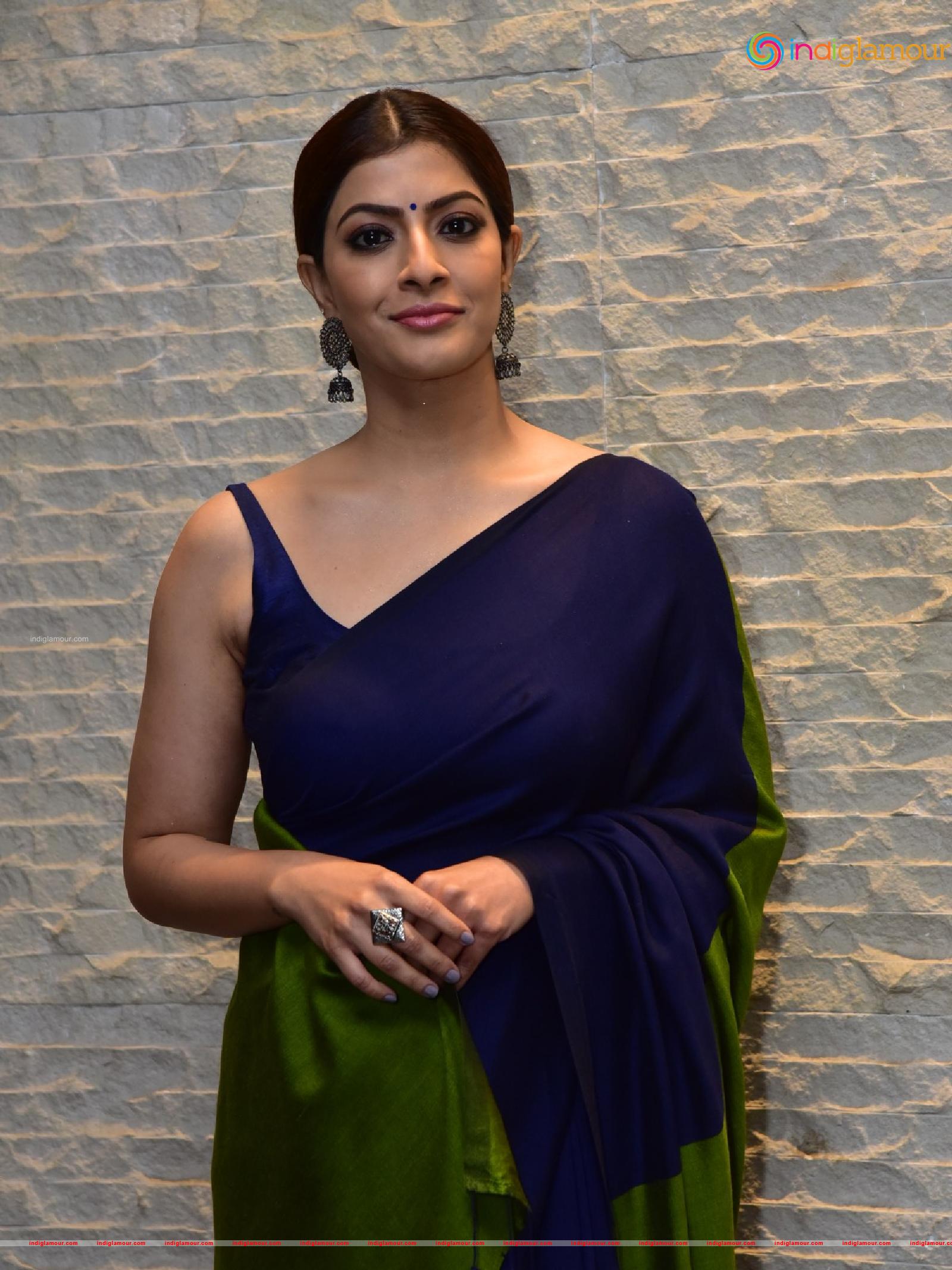 Varalaxmi Sarathkumar Actress hd photo
