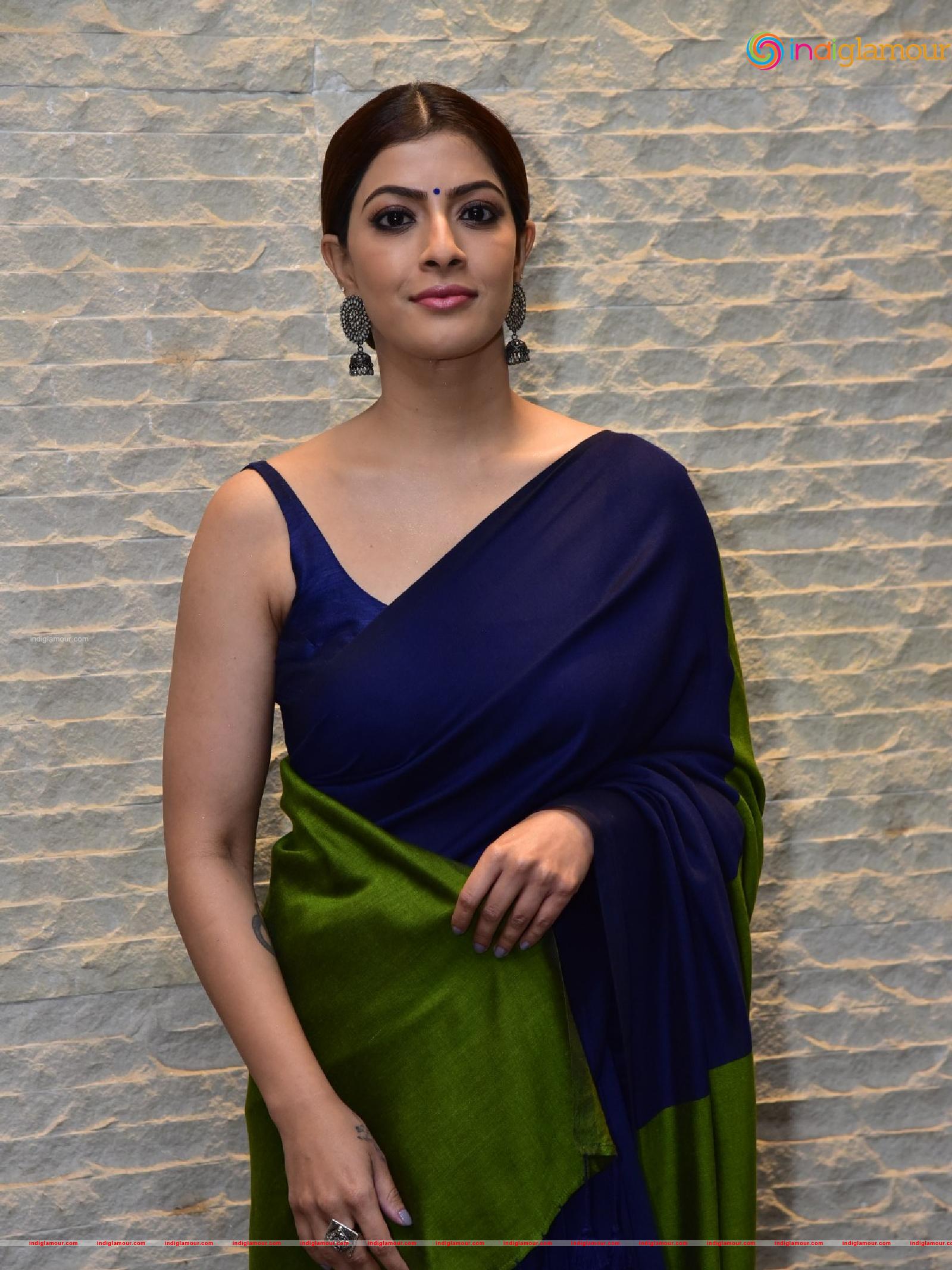 Varalaxmi Sarathkumar Actress hd photo