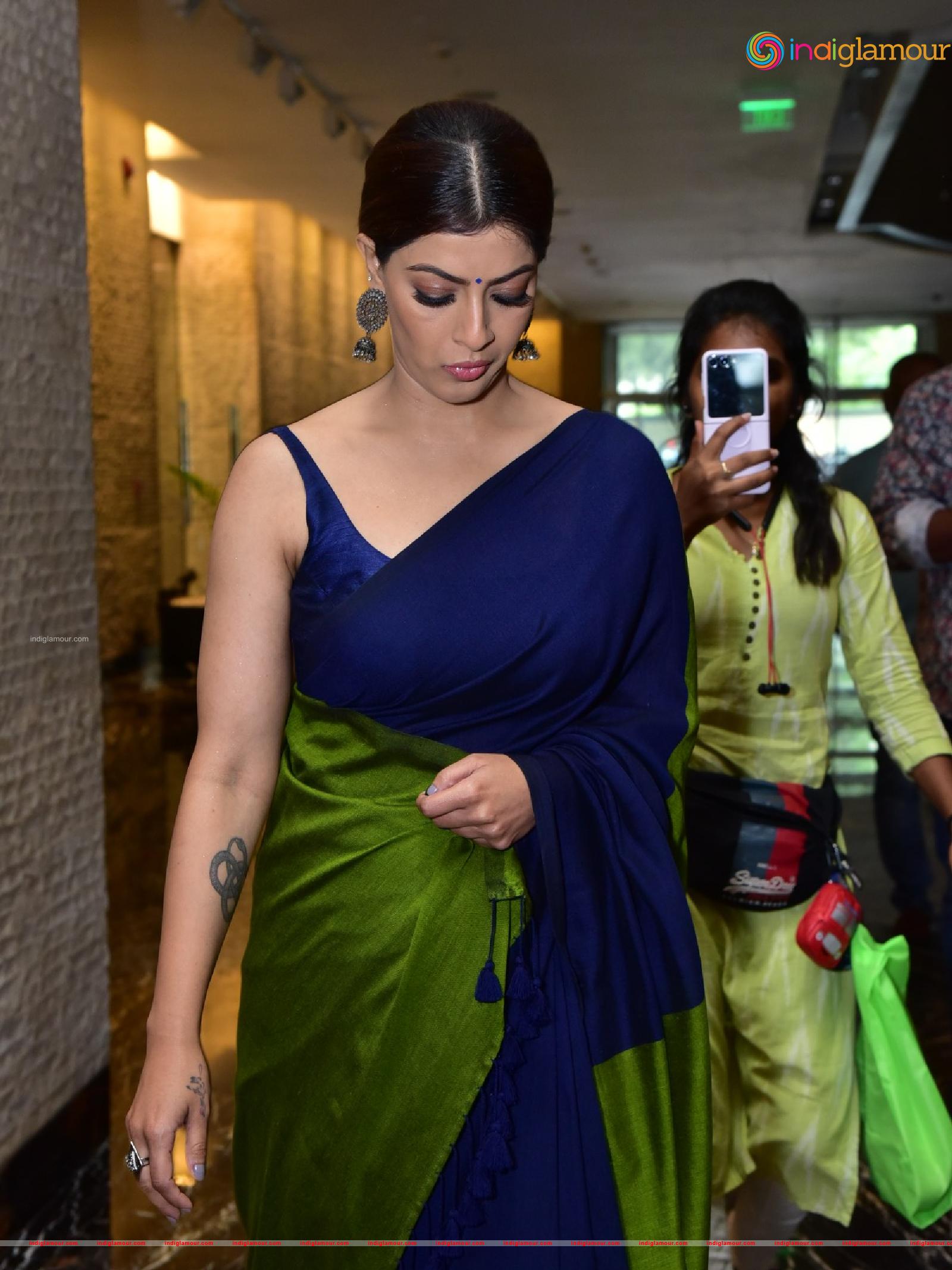 Varalaxmi Sarathkumar Actress hd photo