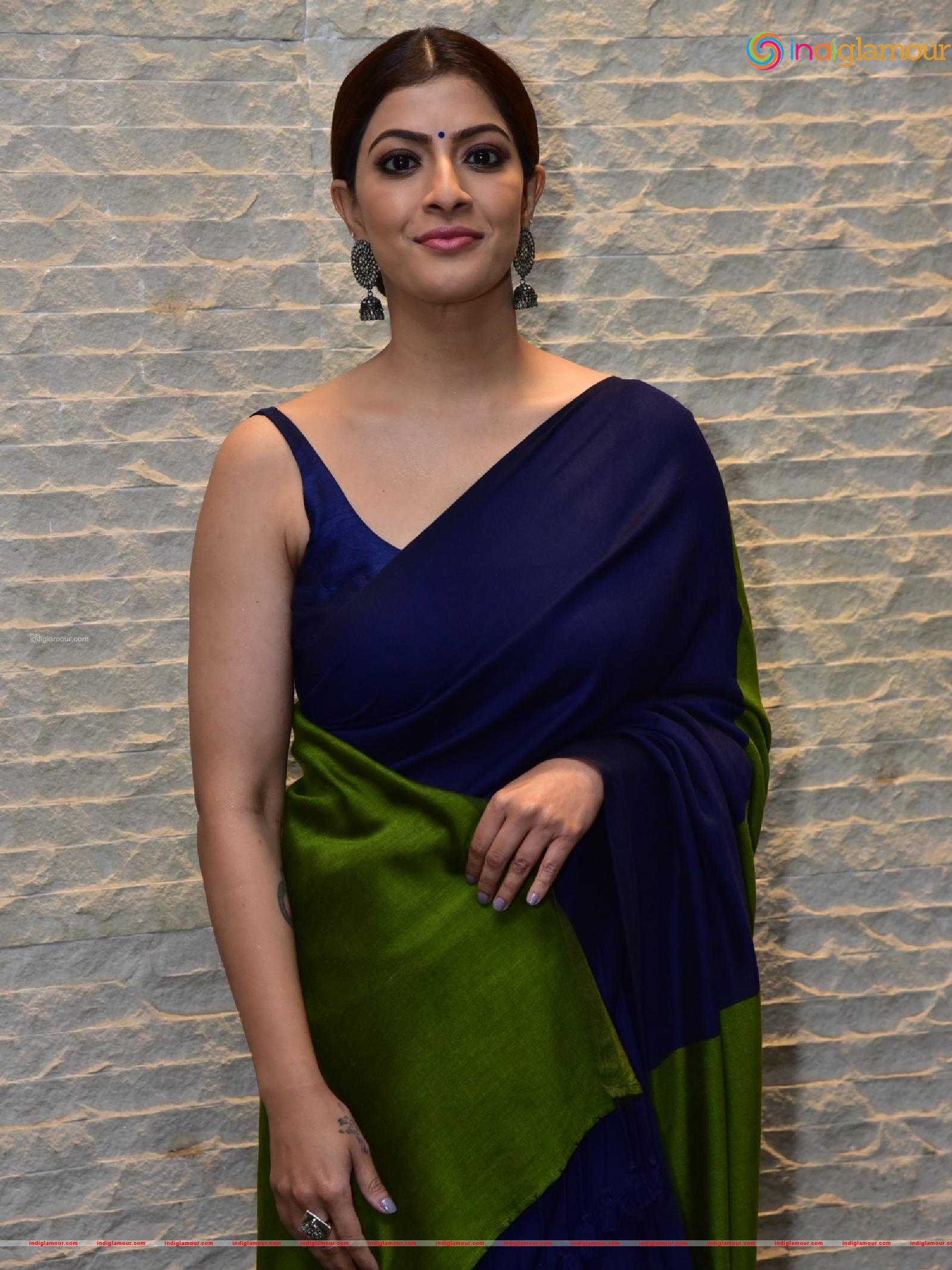 Varalaxmi Sarathkumar Actress hd photo