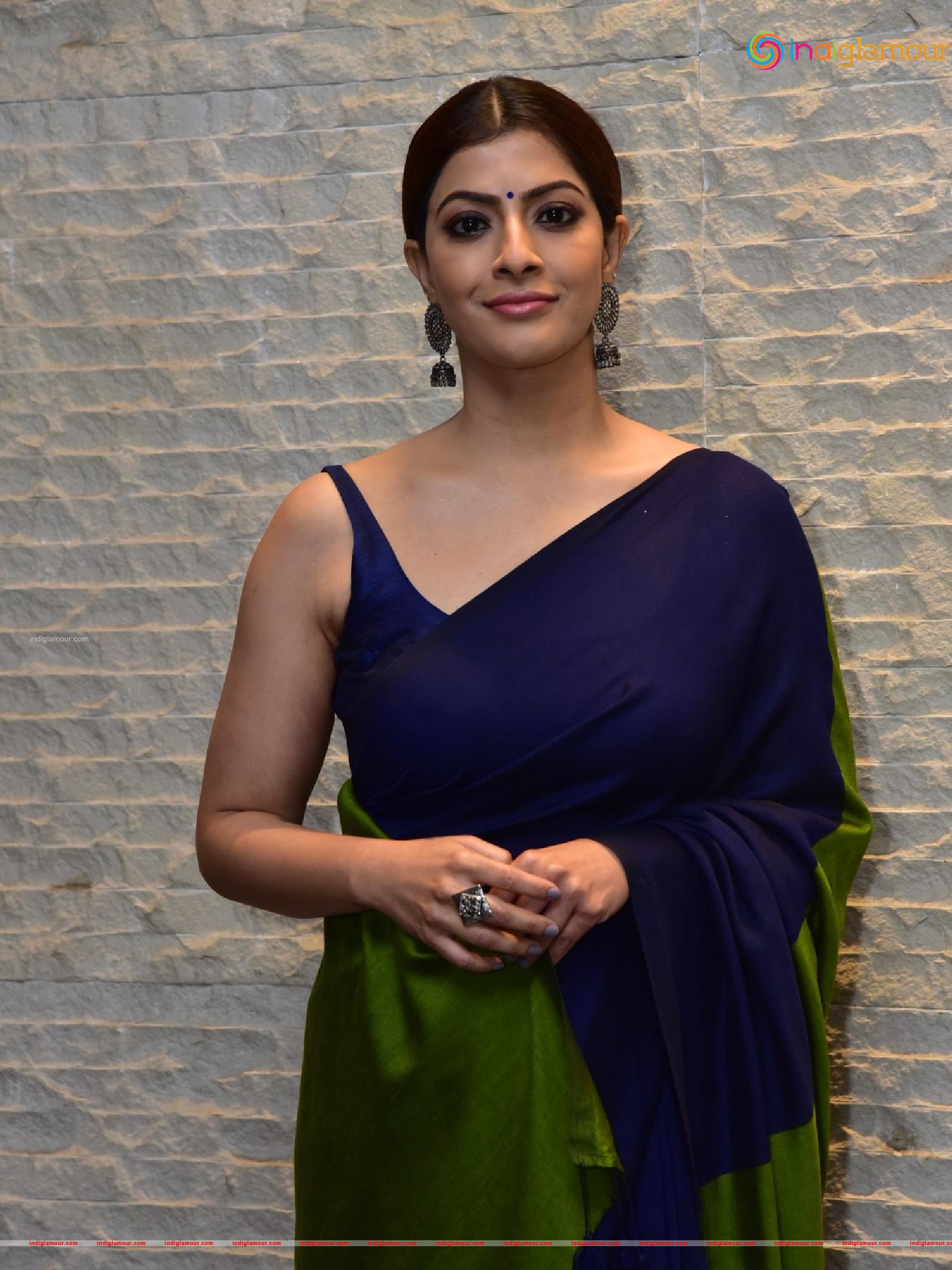 Varalaxmi Sarathkumar Actress hd photo