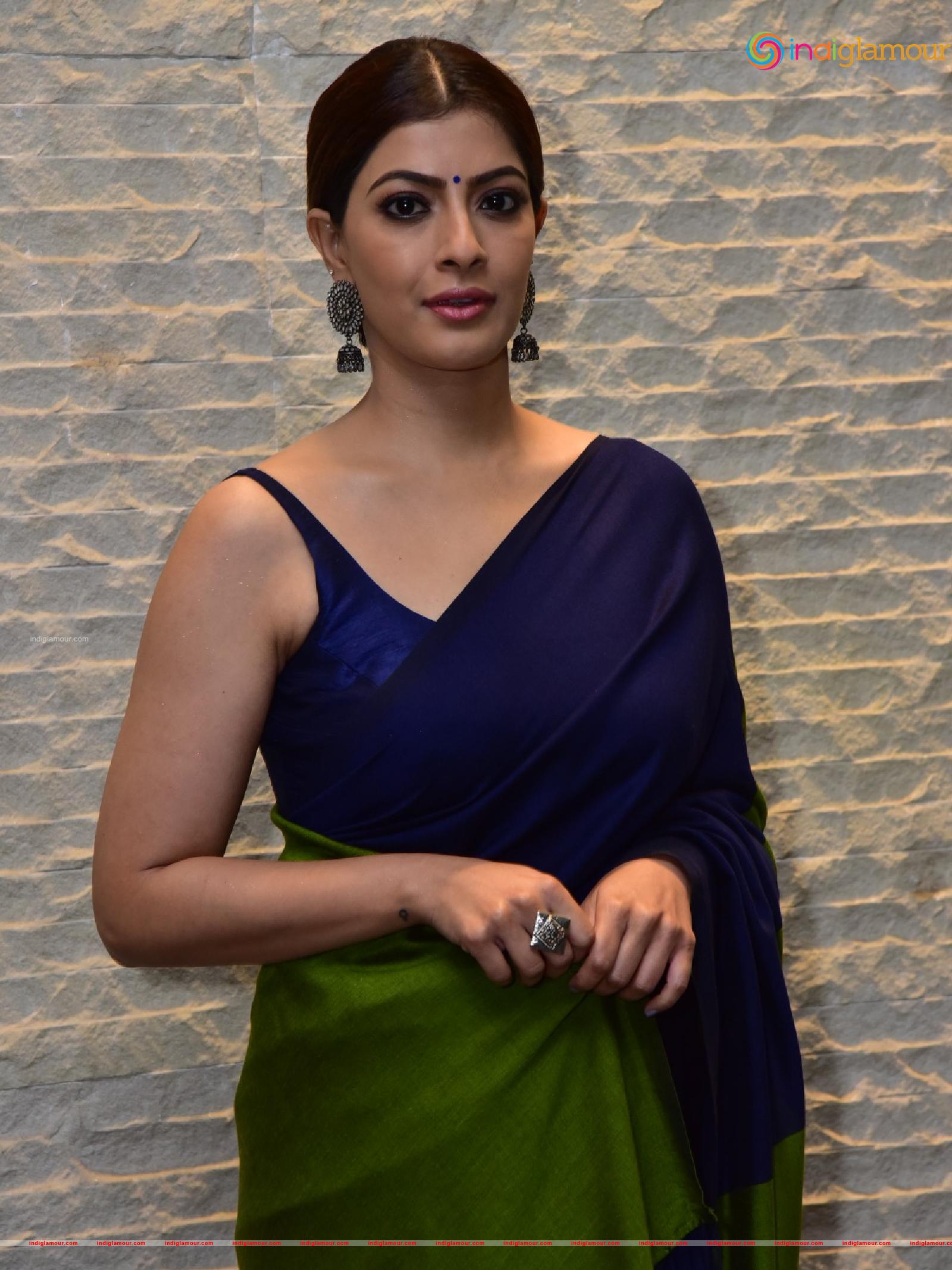 Varalaxmi Sarathkumar Actress hd photo