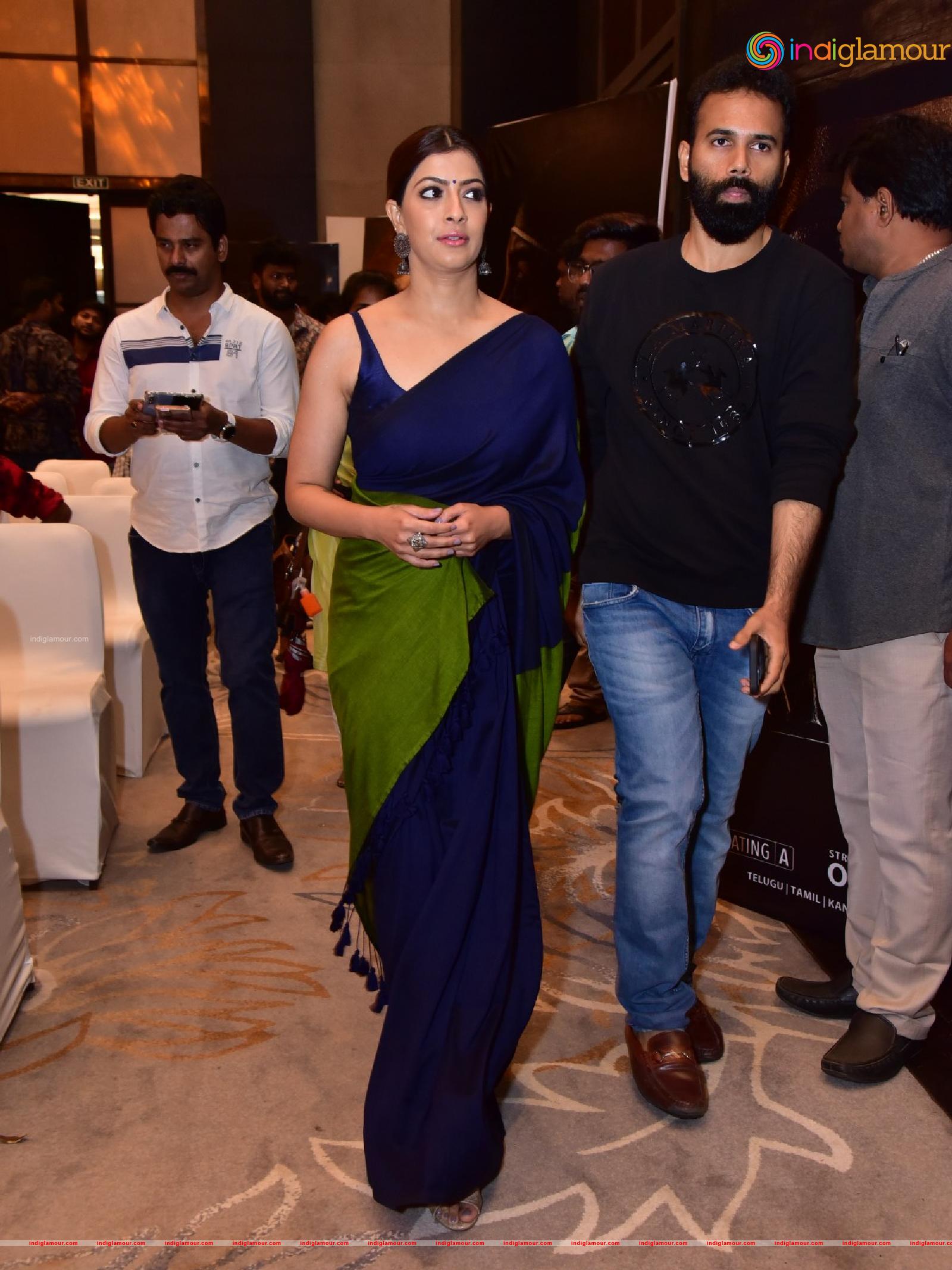 Varalaxmi Sarathkumar Actress hd photo