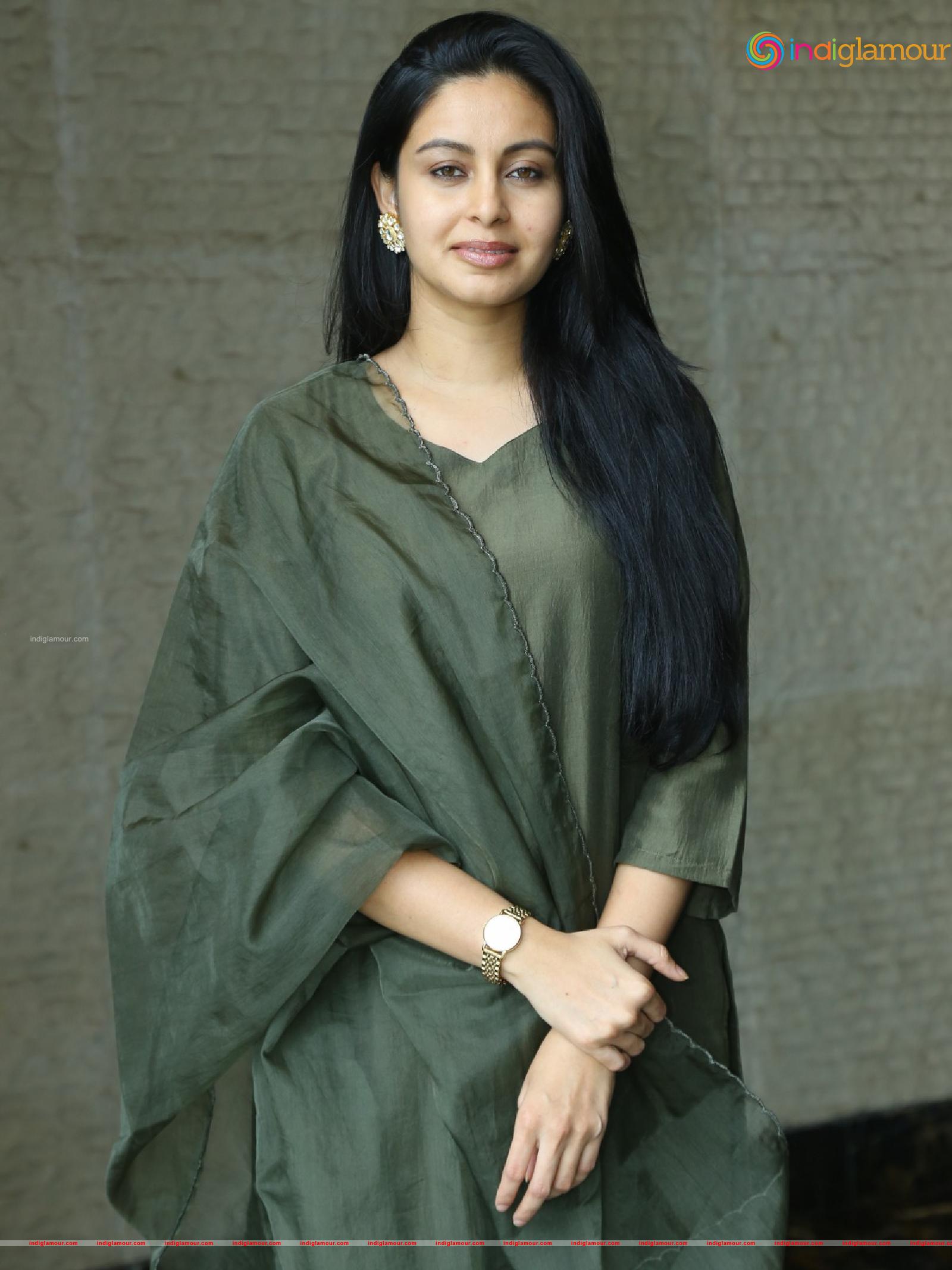 Abhinaya Actress hd photo