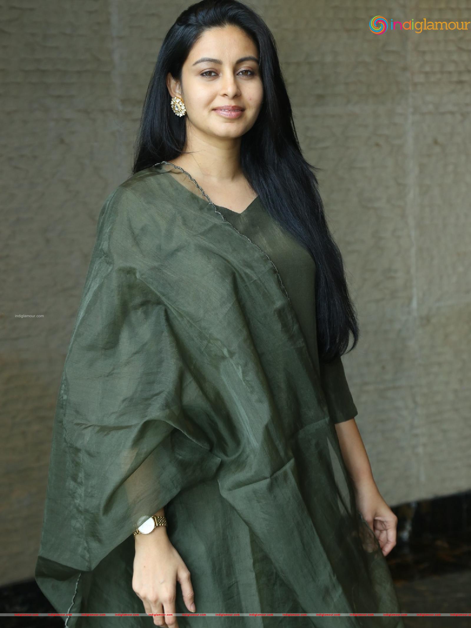 Abhinaya Actress hd photo