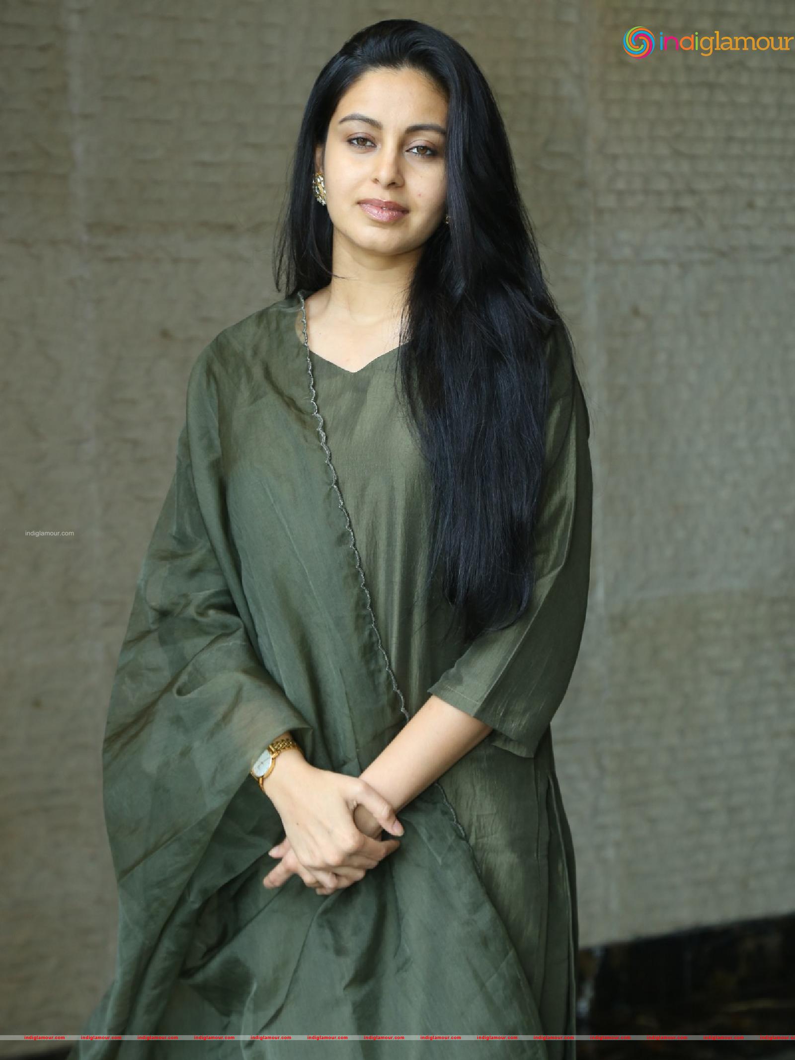 Abhinaya Actress hd photo