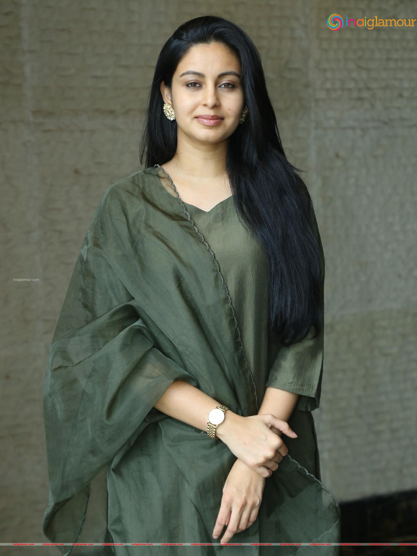 Abhinaya Actress hd photo