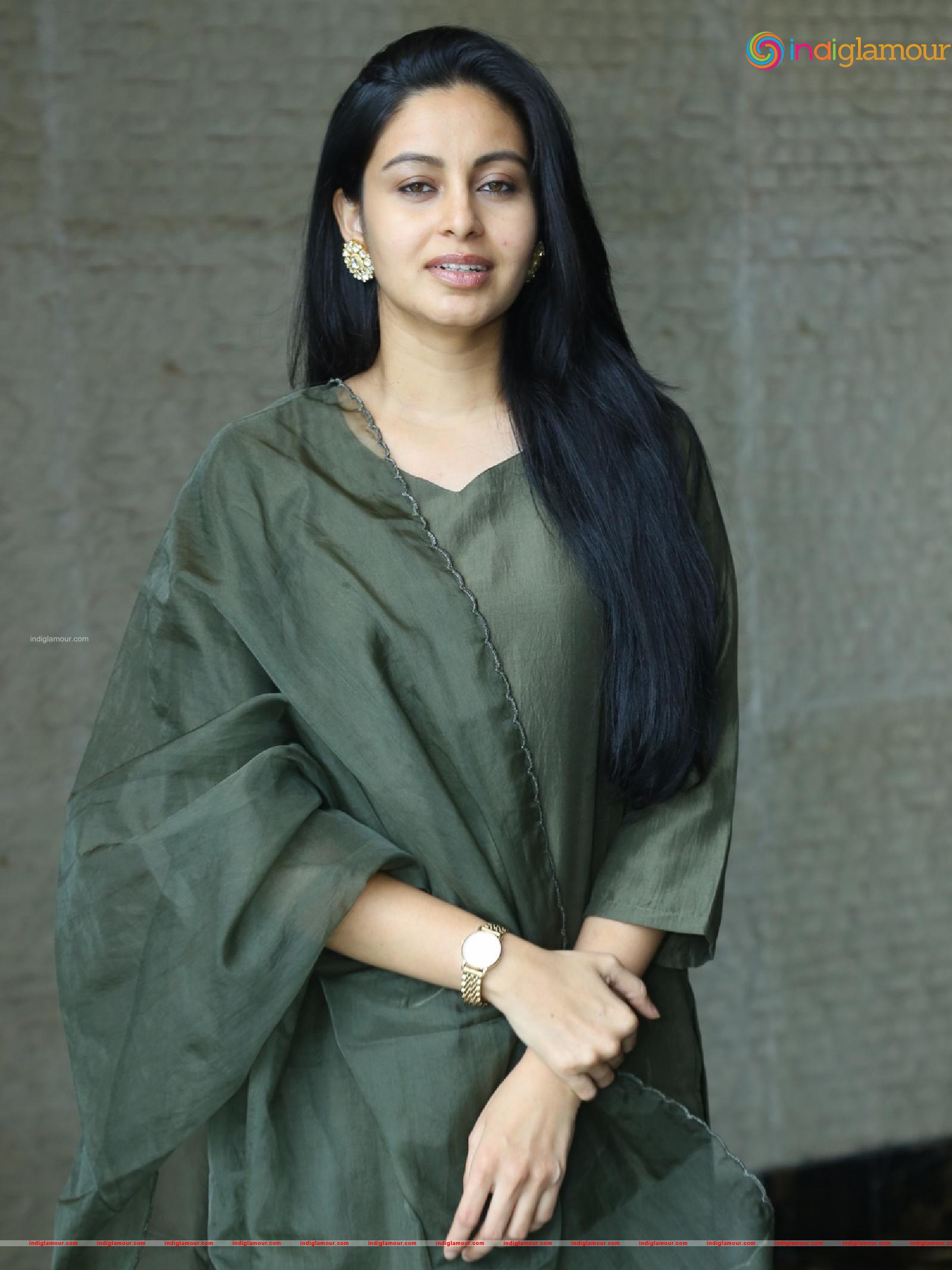 Abhinaya Actress hd photo