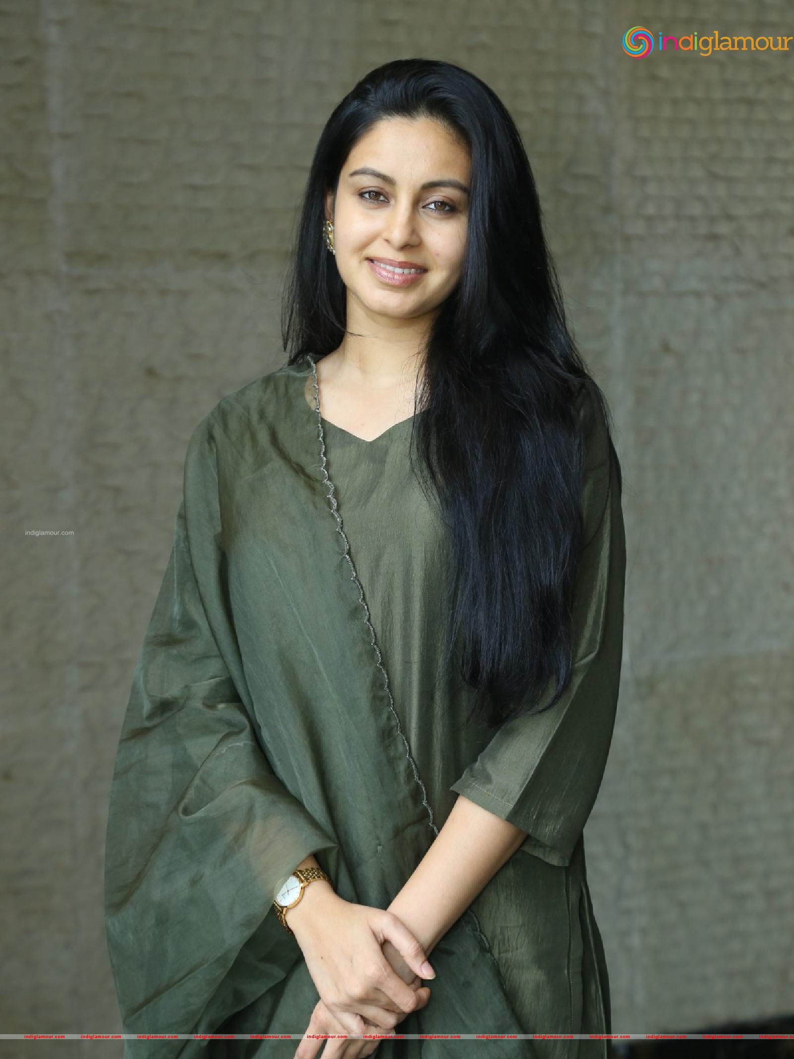 Abhinaya Actress hd photo