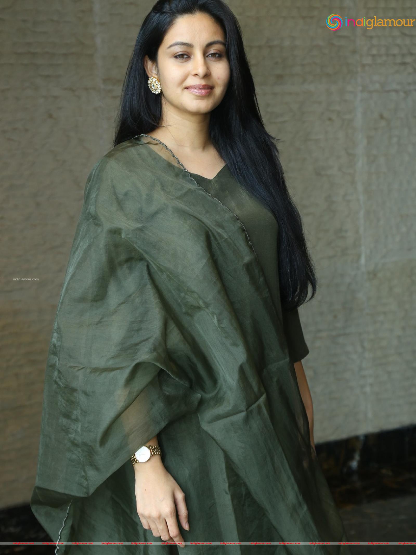 Abhinaya Actress hd photo